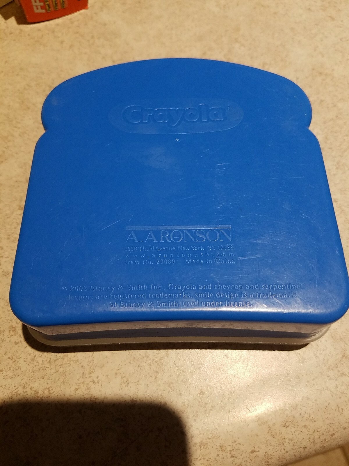 Crayola Snack Sandwich Packer Container Kid’s Love Crayons – Blue 2003 EUC