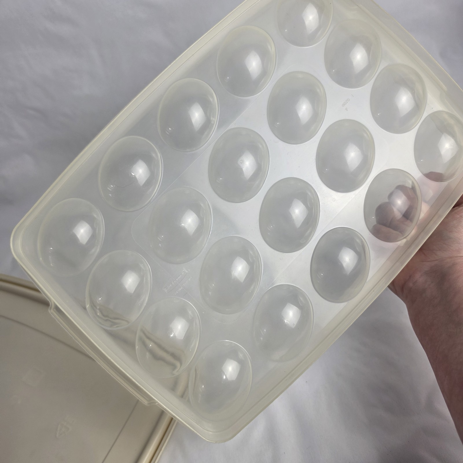 Rubbermaid 20 Deviled Egg Serving & Storing Tray Servin’ Saver 0070 & Almond Lid