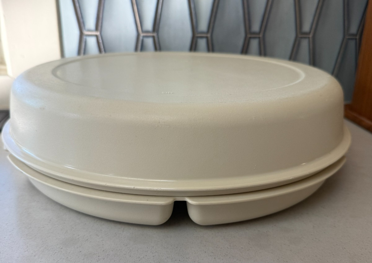 TUPPERWARE Serving Center 6-Part Divided Party Veggie Snack & Dip Tray 1665 1667