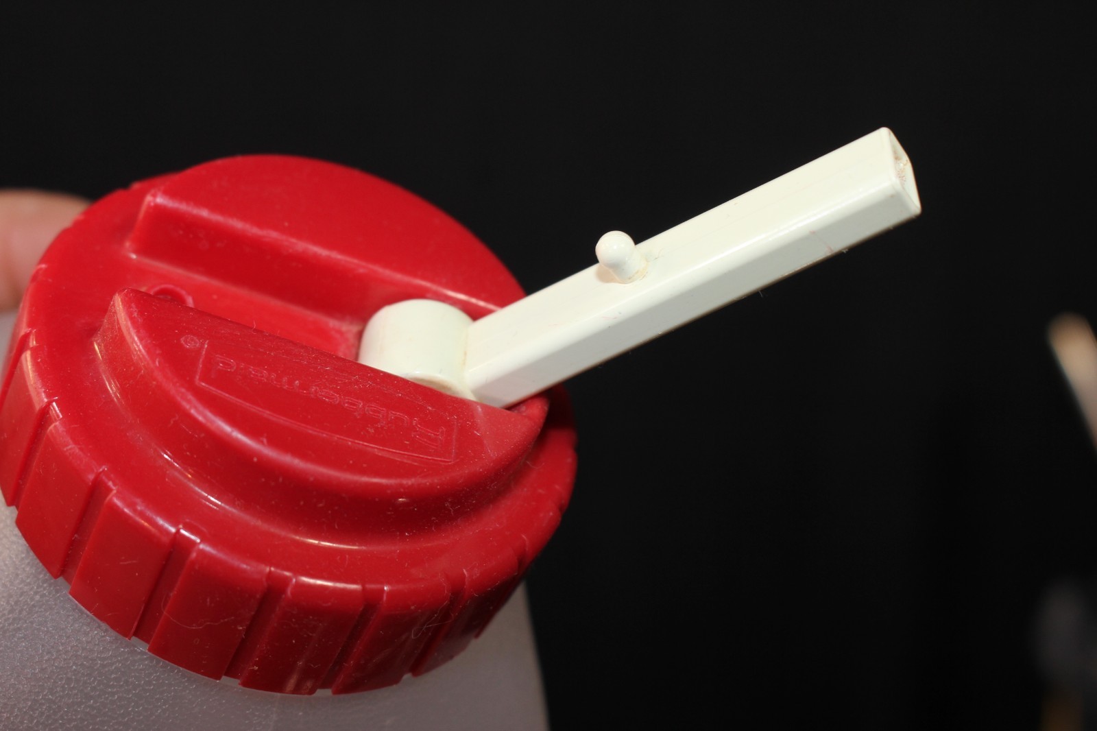 Vintage Rubbermaid Sippin’ Saver Drink Bottle 1 quart 940mL Flip Up Lid w/ STRAW