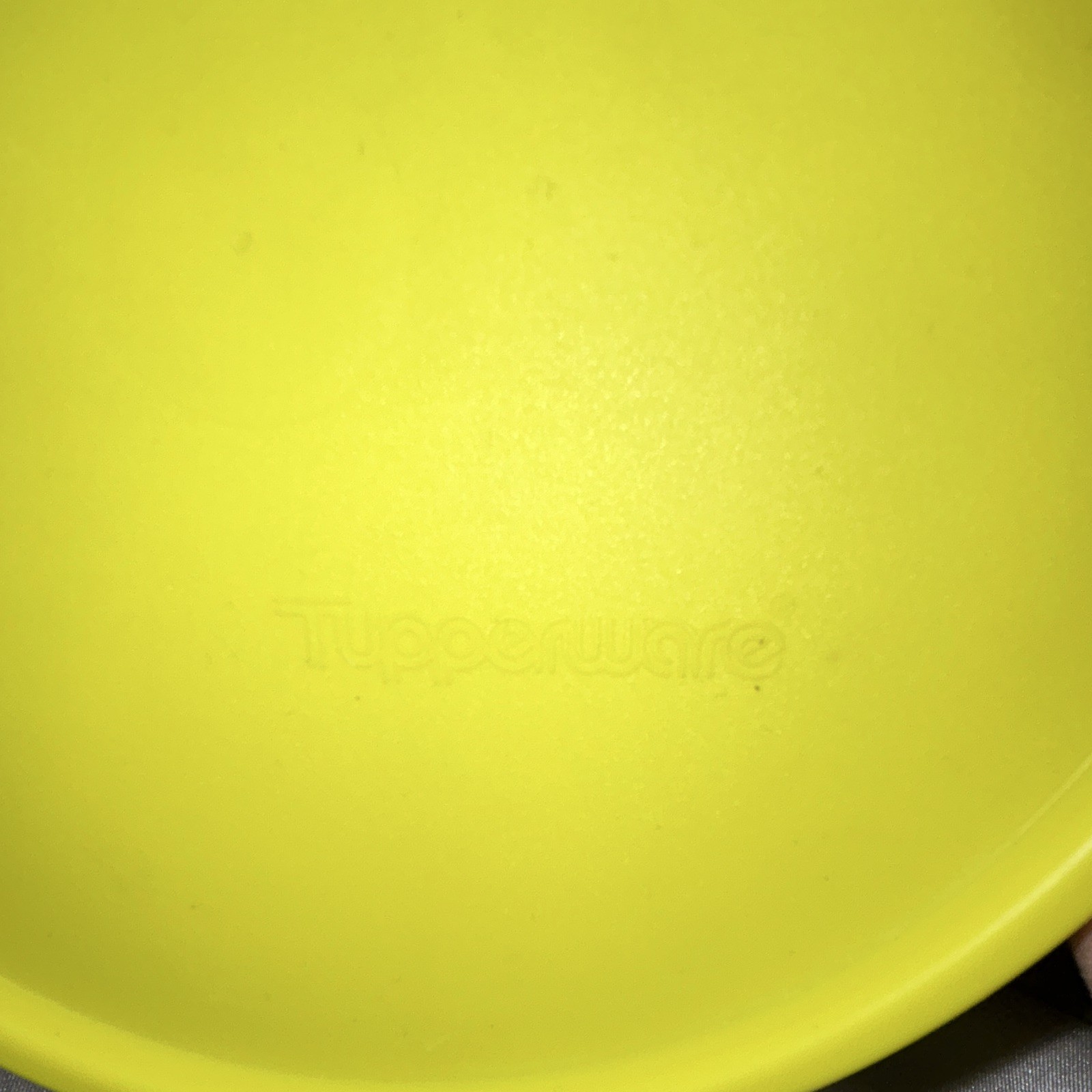 Tupperware 2415 Cereal Salad Bowl Lime Green w/ Butterfly Tab Lid 2 Cup