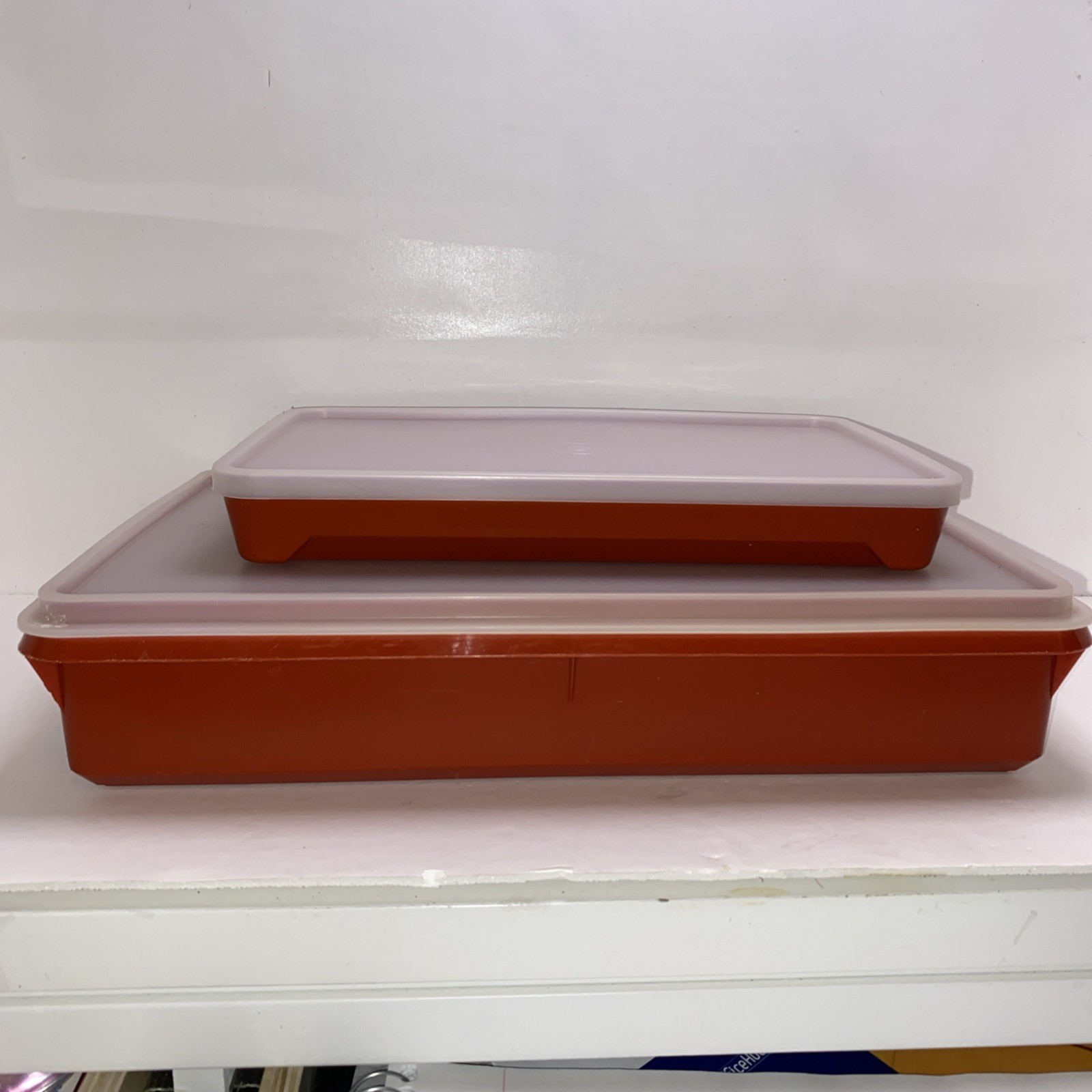 Vintage Tupperware Hot Dog Bacon Keeper 13×9 Cake Pan Container Lids 2 Pack Lot