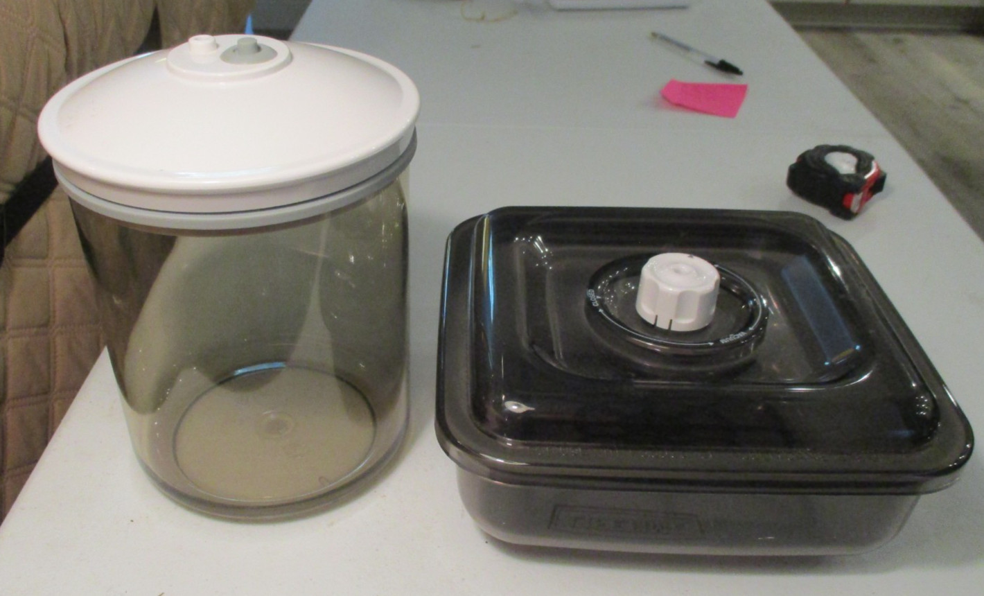 Lot of 2 FOODSAVER Vacuum Containers Vintage Dark/light Gray 80oz, and 2.25qts