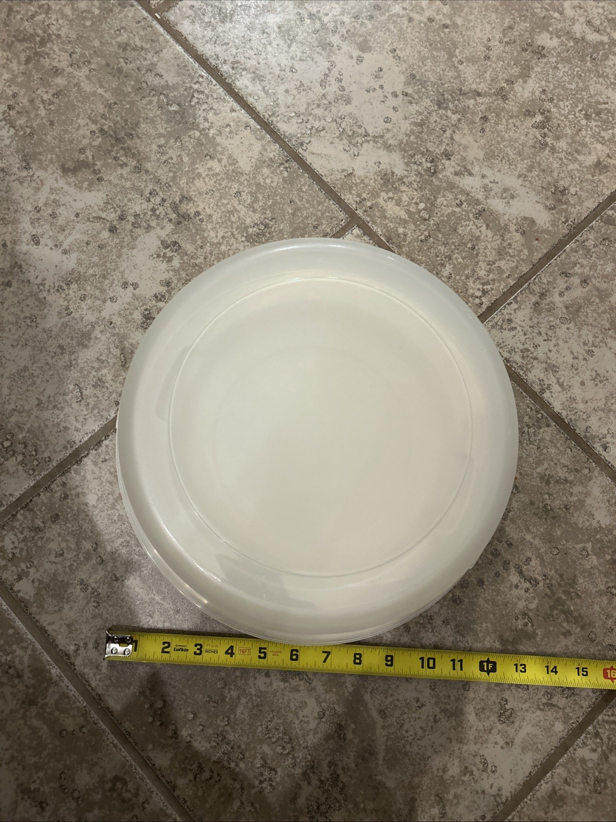 White Rubbermaid Servin’ Saver Cake Pie Carrier Container 4”H 12”W 2-piece Clean