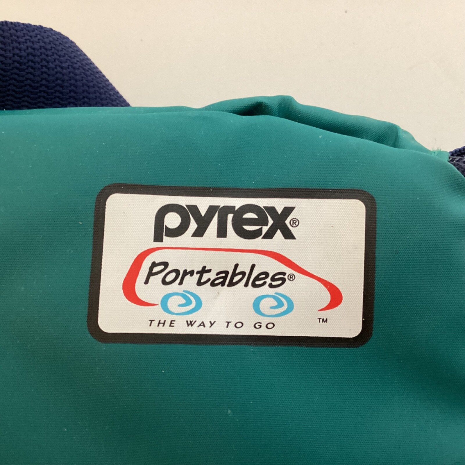Pyrex Portables “The Way to Go” insulated carrying case w/ handles Teal