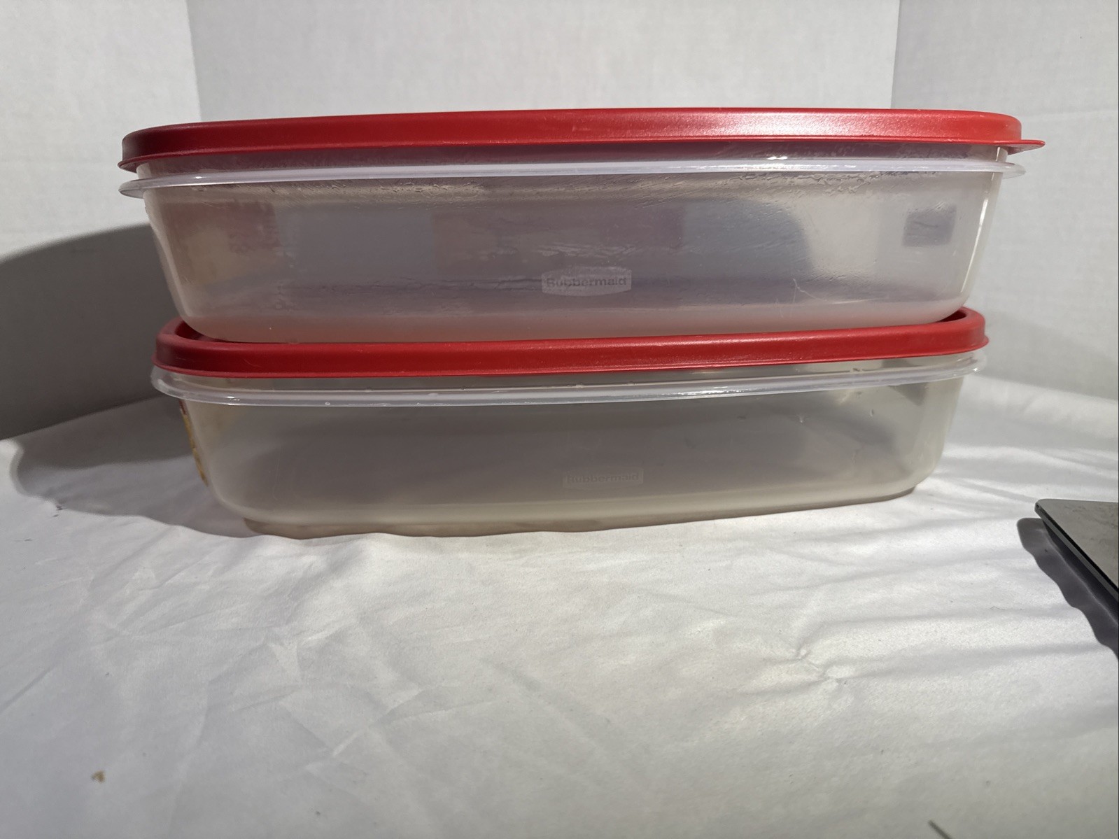 Lot Of 2 RUBBERMAID Storage Container #7J732 24 Cups 5.6L + Red Lid #7J751