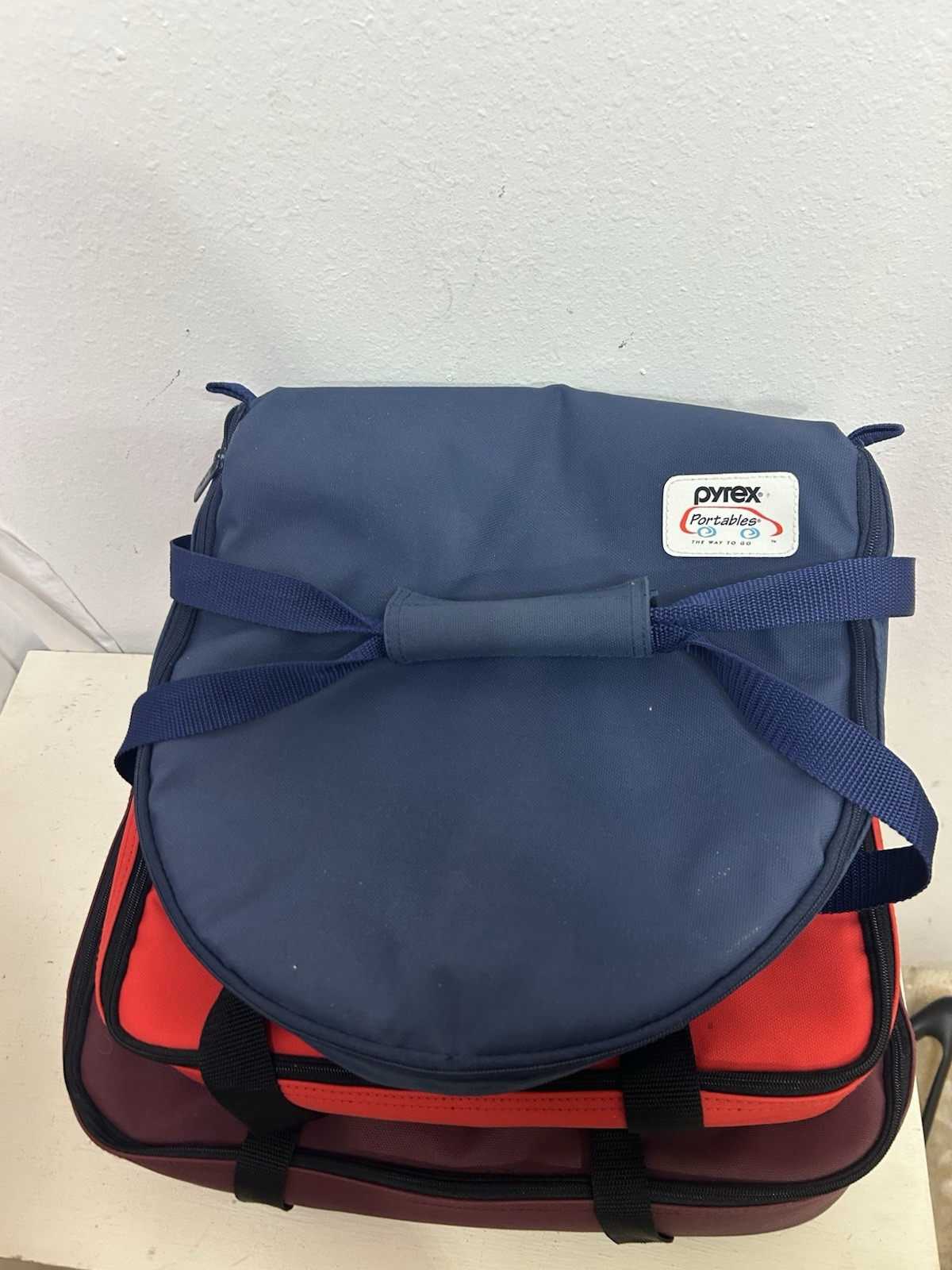 Pyrex Portables The Way to Go Bag 4 Lot Red, Blue, Maroon
