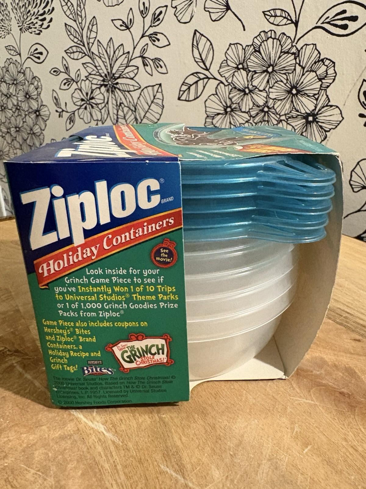Ziploc Snap N Seal Container Vintage Large Plain/Christmas Small 14 In Lot NEW