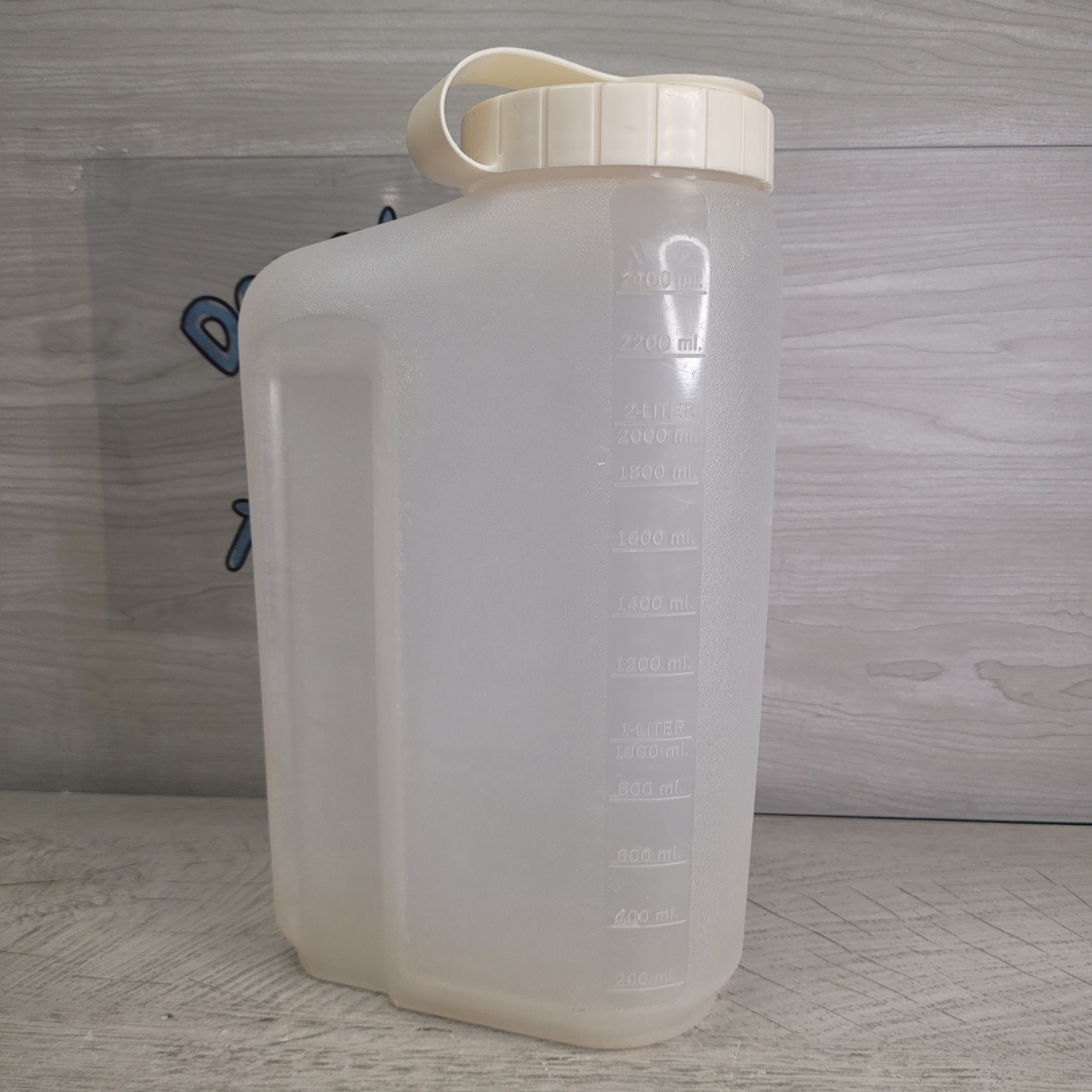 Rubbermaid Servin Saver 88oz 2.75qt Liquid Container 0459 Cream Lid