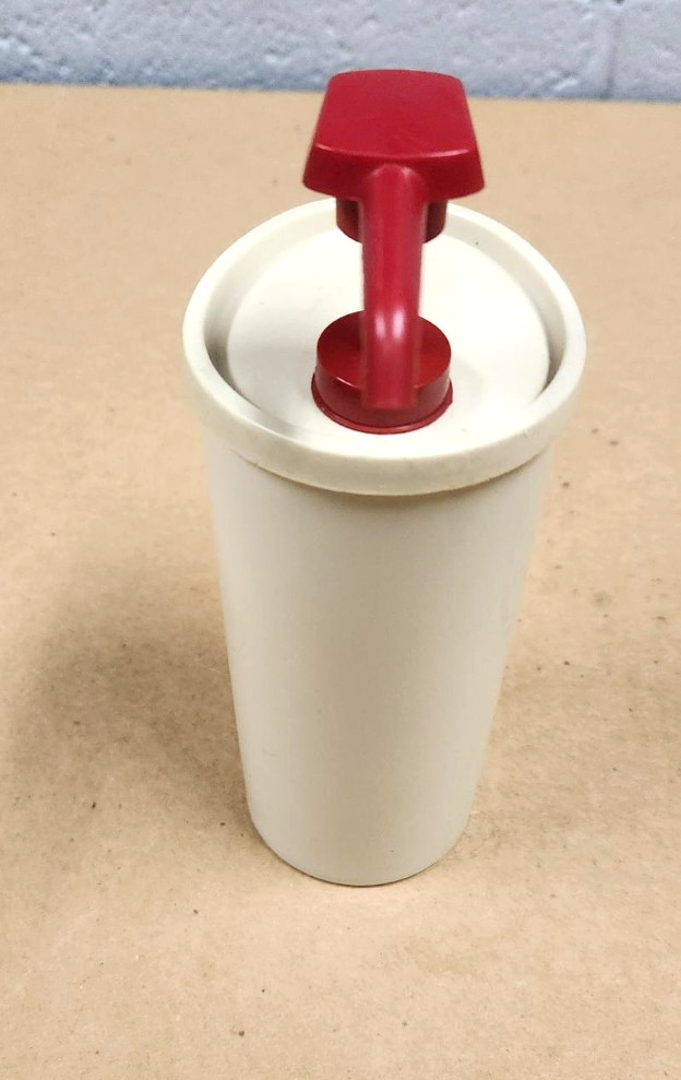 4 Piece Tupperware Set Ketchup & Mustard Pumps Measurement Cups & Rectangle Tub