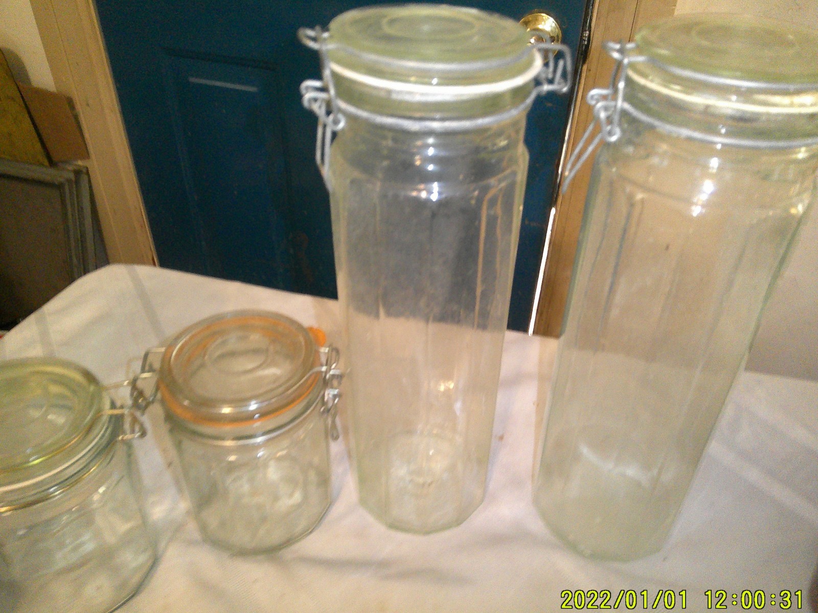 COLLECTION OF 6 OLDER VARIOUS SIZES SPAGHETTI MACARONI JARS & A DUO CARRIER