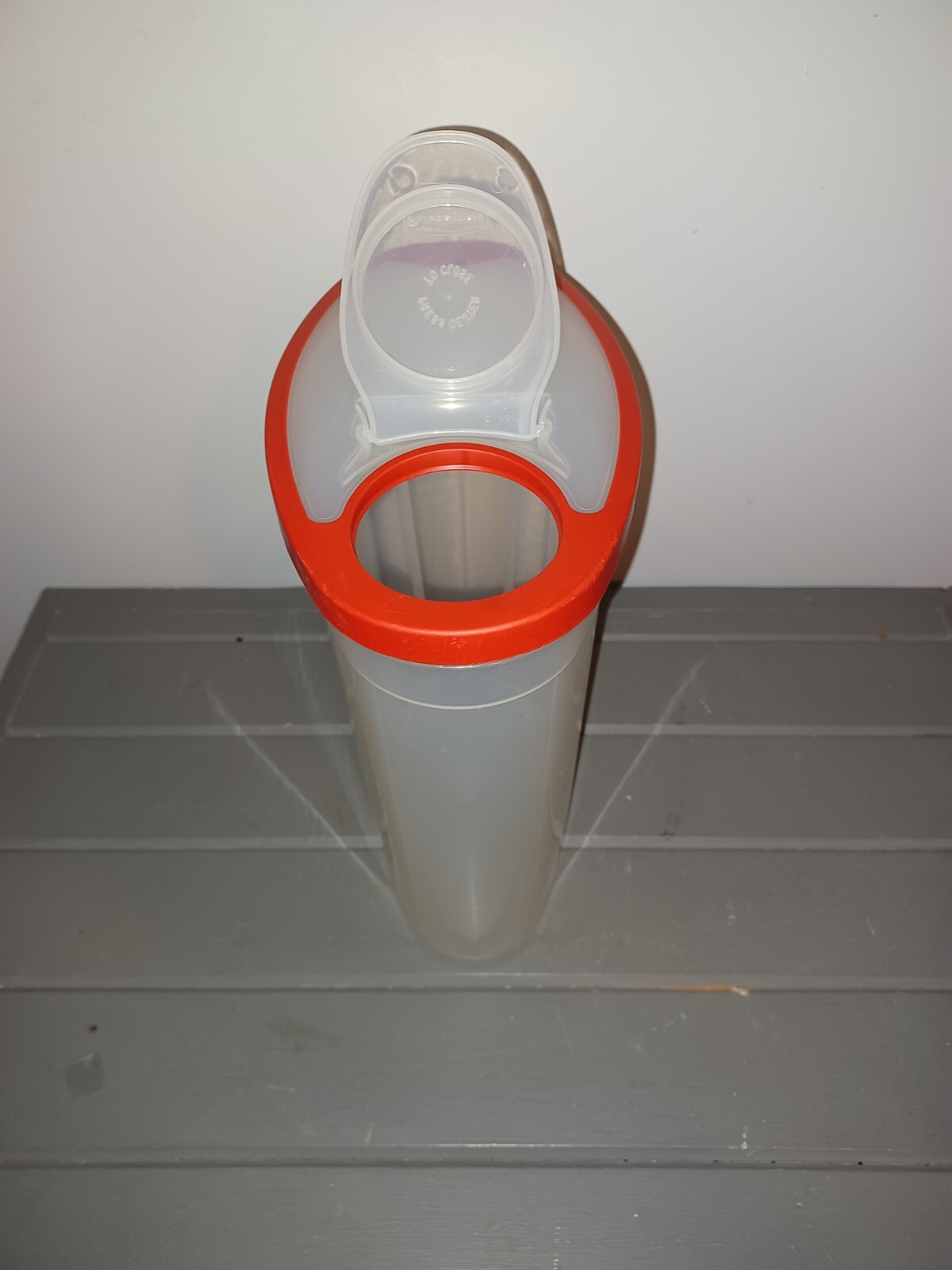 Rubbermaid Servin’ Saver Dry Goods Cereal Keeper Clear Red Trim 1.5 Gal #556-P2
