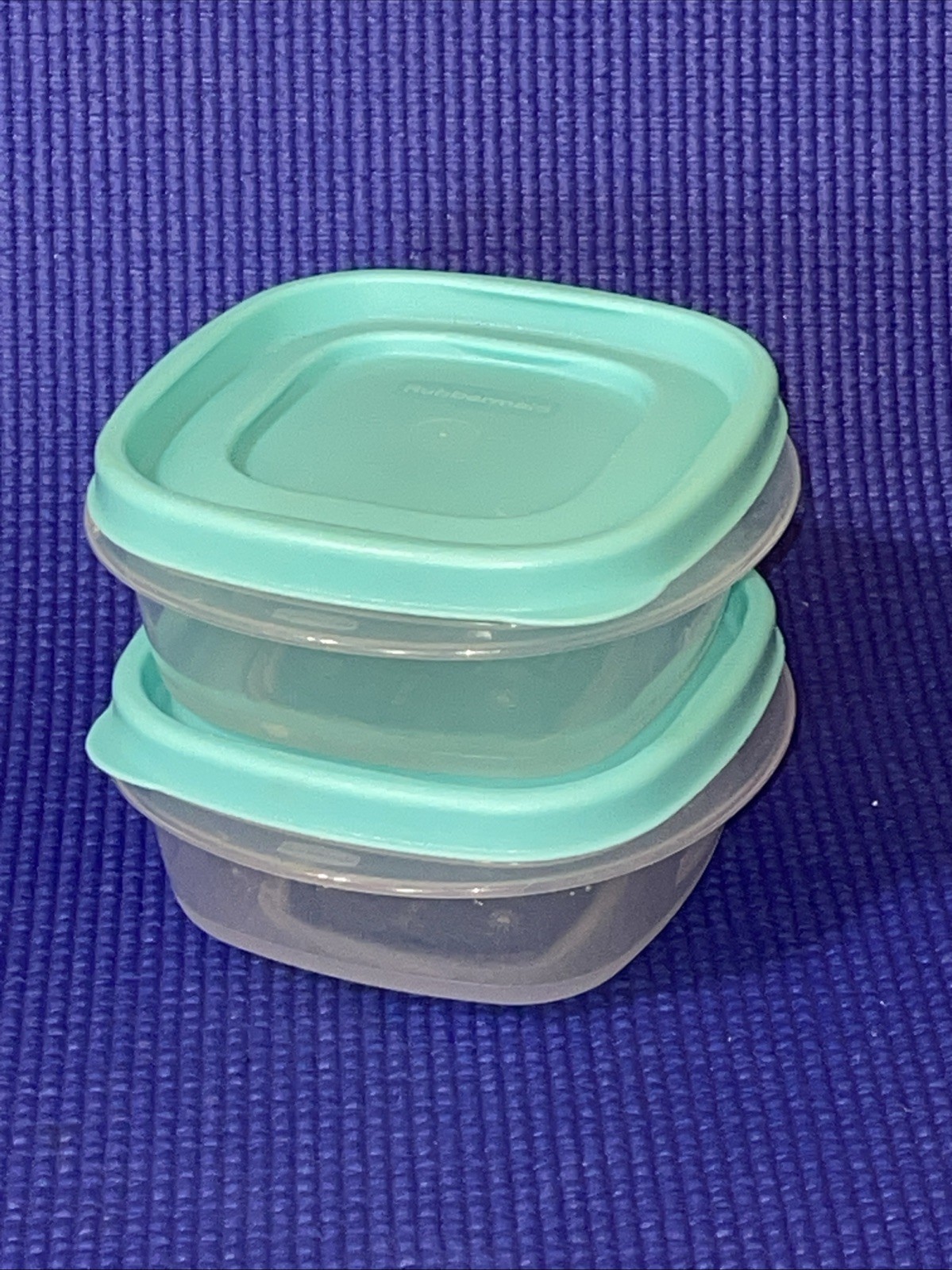 Lot Of 2 Rubbermaid 7J56 Easy Find Lid 1.25 Cup Food Storage Container 296ml