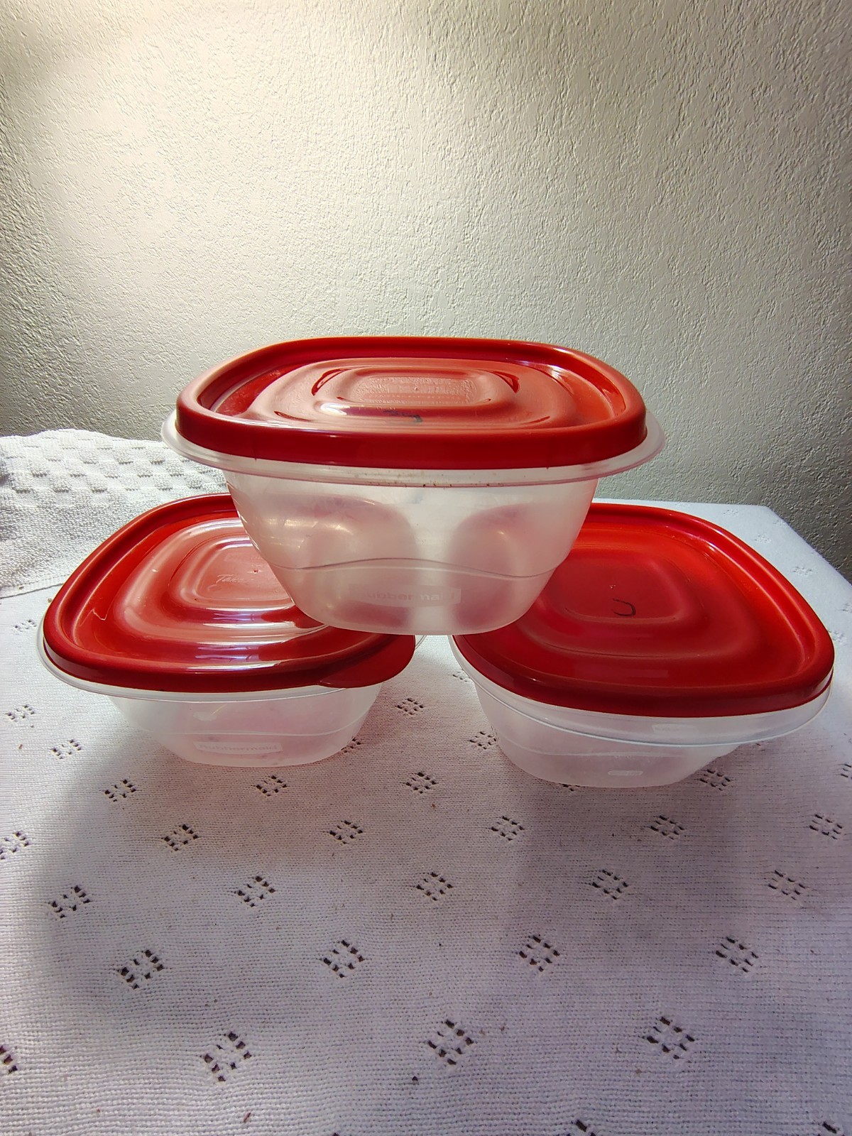 Rubbermaid TakeAlongs Food Storage Container 5.2 Cup Red Round Lid (3 units)