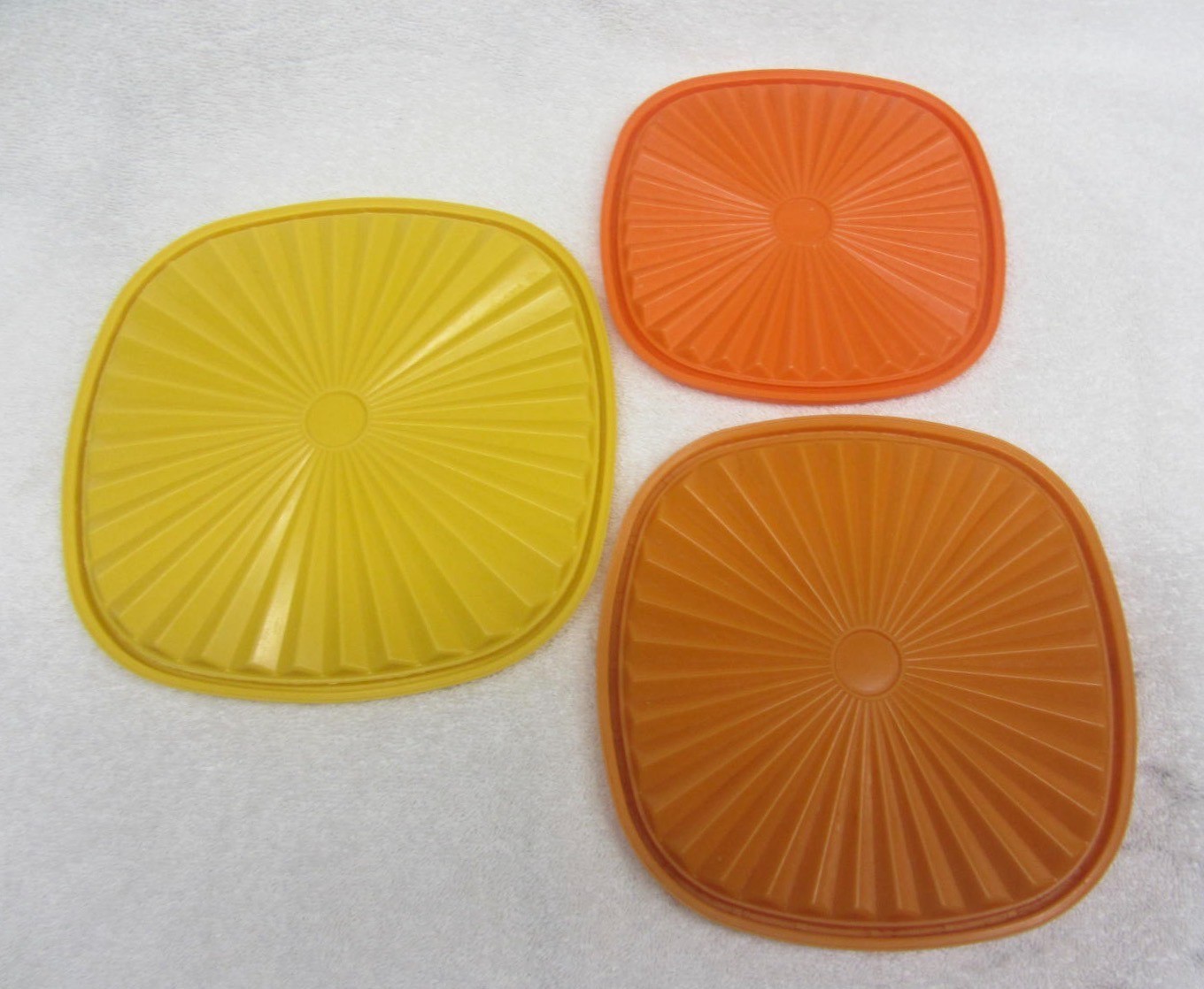 Vintage Tupperware #836 #838 #840 Servalier Square Nesting Bowls Sunburst Lids