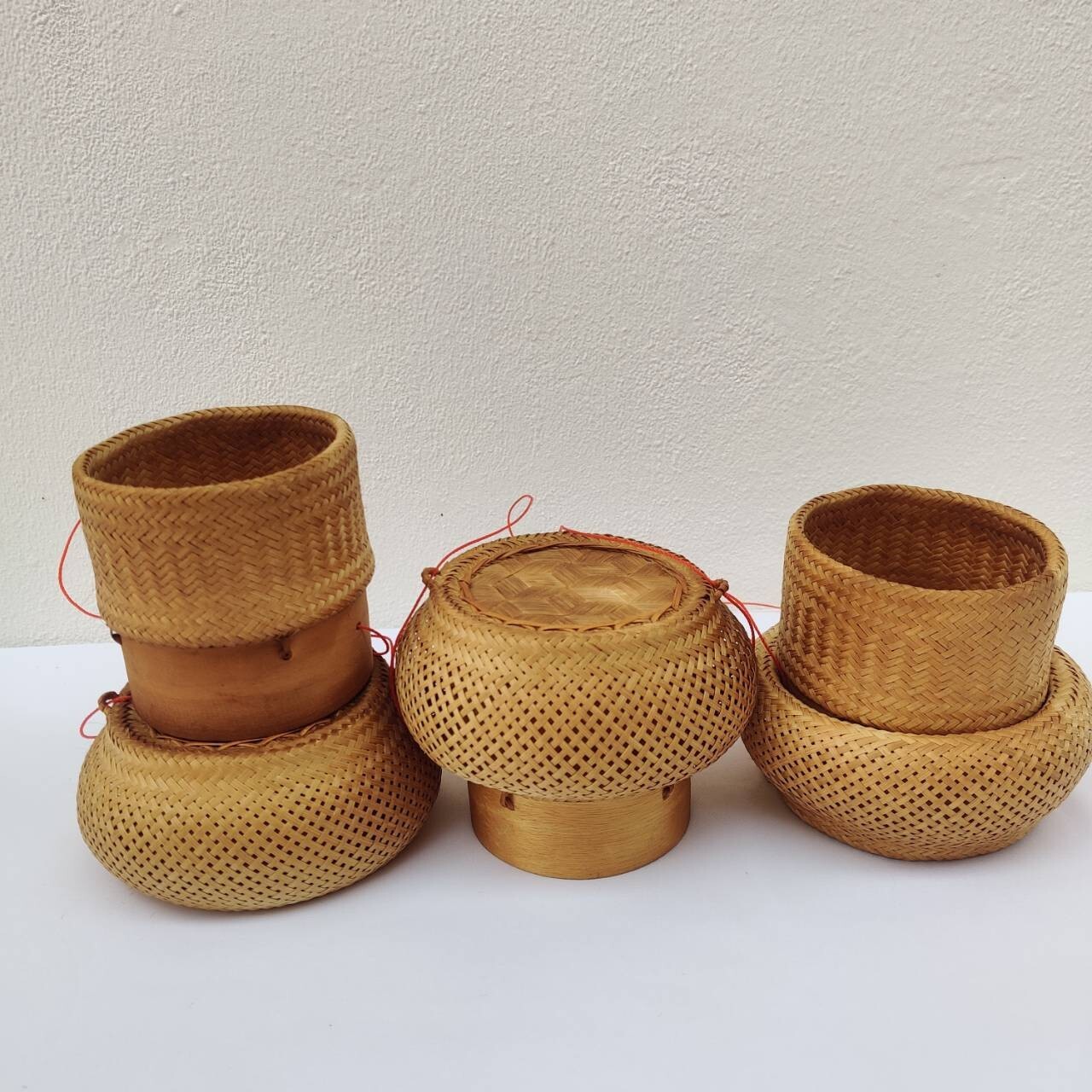 Sticky rice basket made from bamboo Comes with a cloth to put the sticky rice in