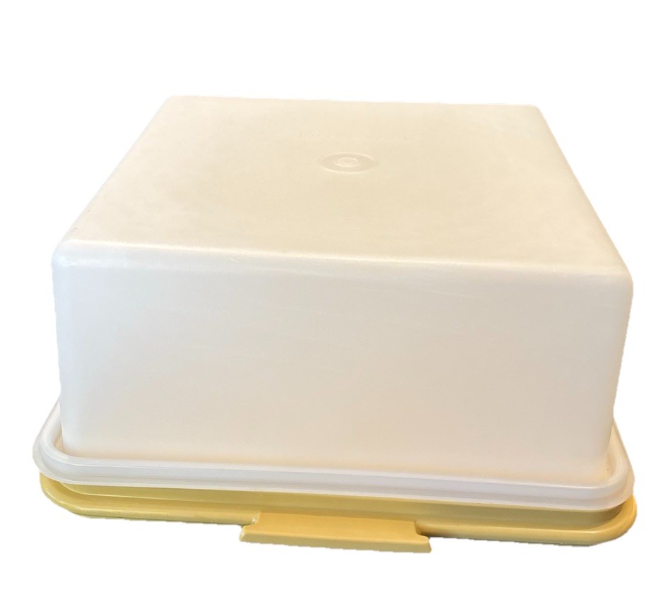 VINTAGE TUPPERWARE HARVEST GOLD 10 INCH SQUARE CAKE CARRIER/ CAKE KEEPER