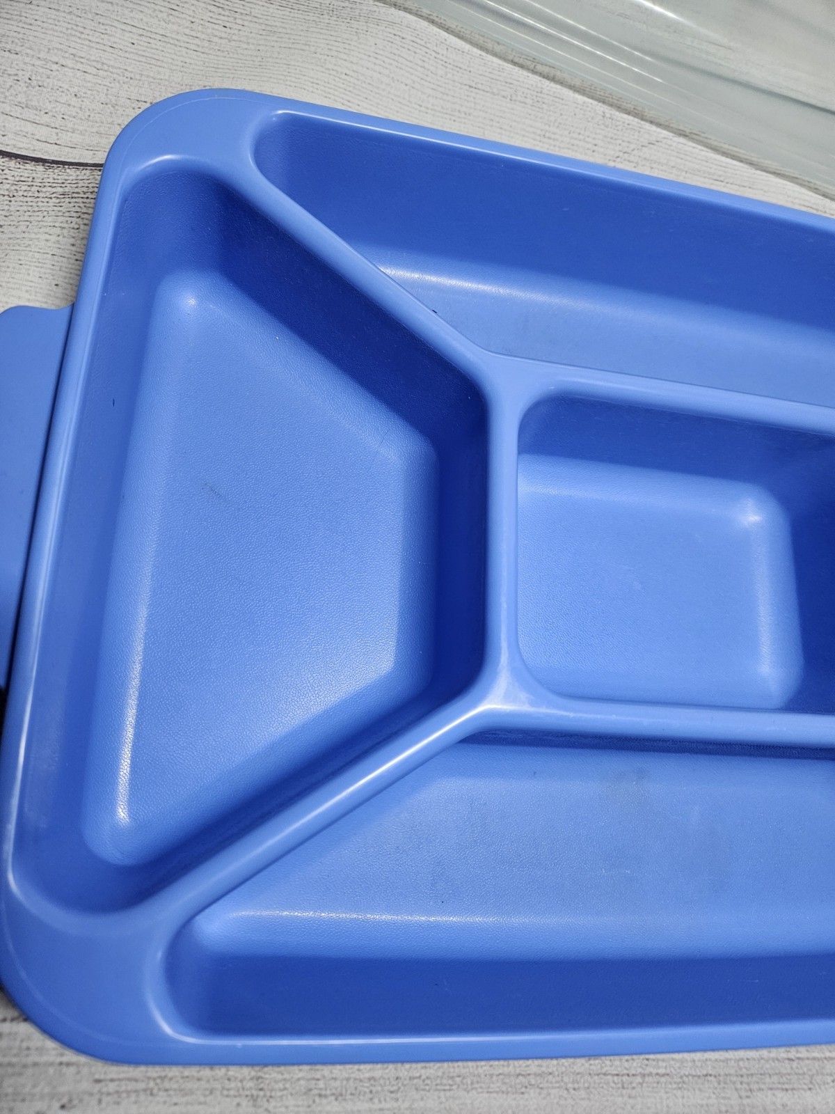 Vintage Rubbermaid Servin’ Saver Sectioned Fruit/Veggie Tray #0833 with Lid