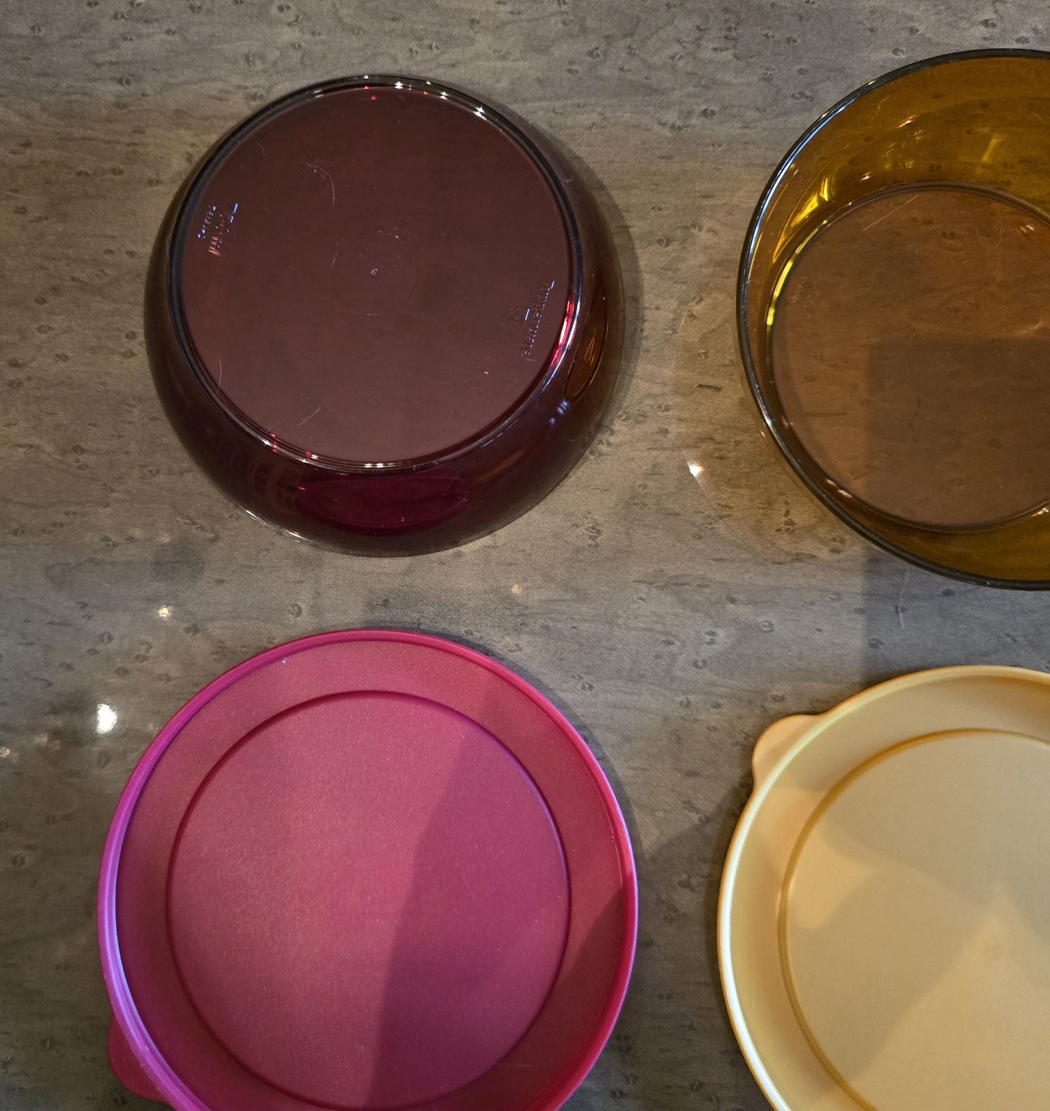 Vintage Tupperware 3614 Acrylic Bowls 750ml Cranberry & Gold with Lids Lot of 2