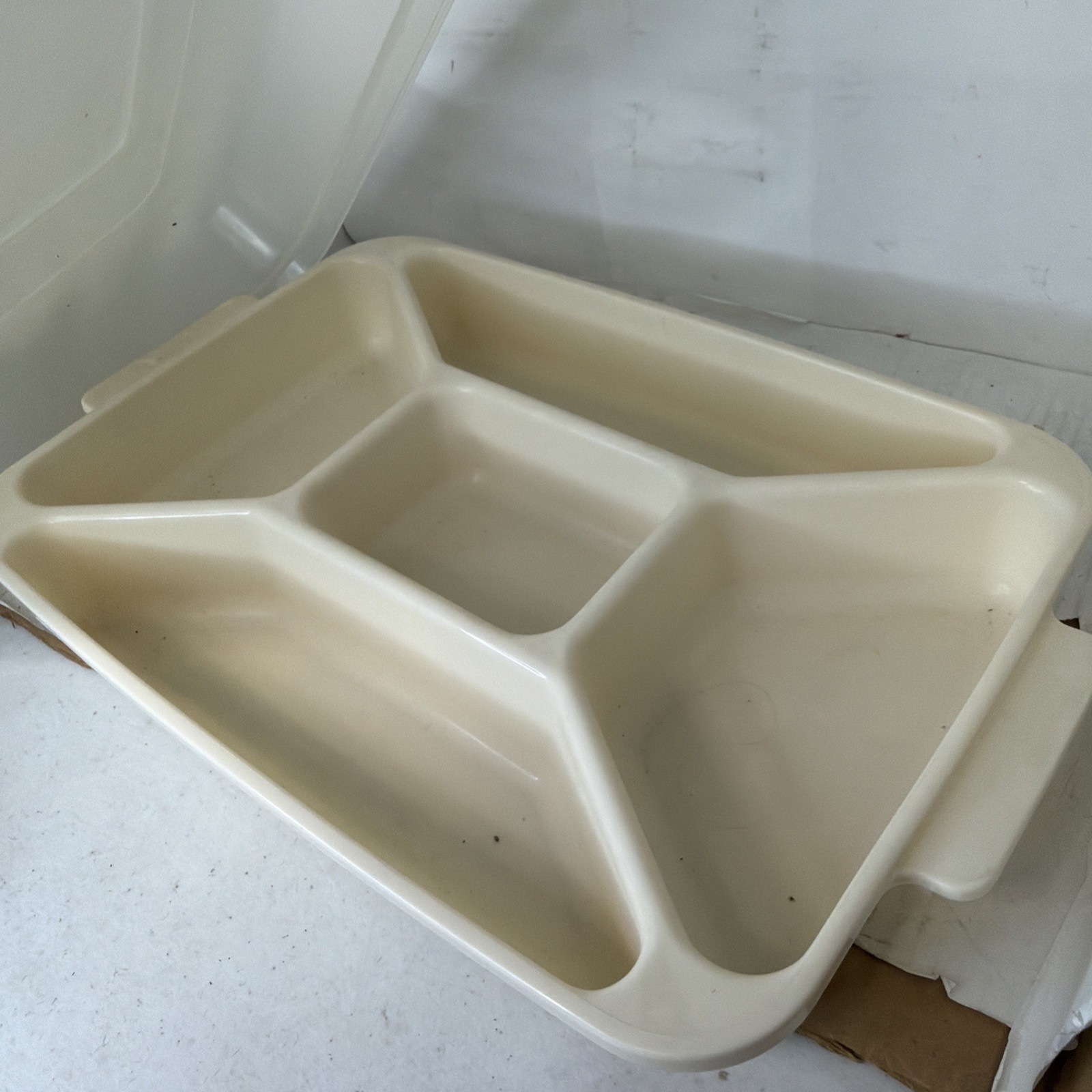 Vintage Rubbermaid Servin Saver Rare Almond 0833 Divided Tray & Lid