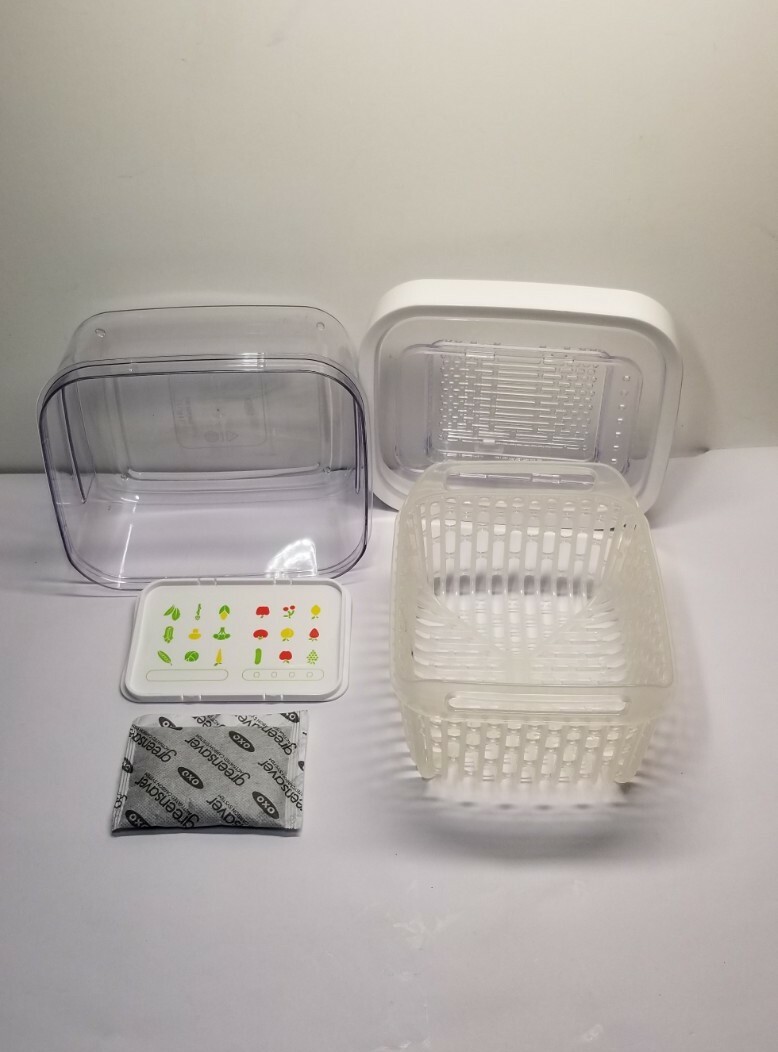 OXO Vegetable Storage Container Green Saver Food Keeper 1.5L/1.6 QT Clear &White