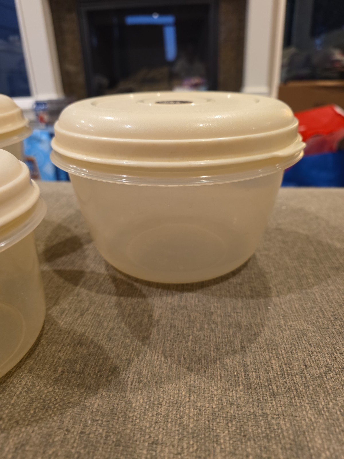 VTG Rubbermaid Servin Saver 2 6 Cup #3 and 1 3 Cup #7 Sheer with Almond Lids