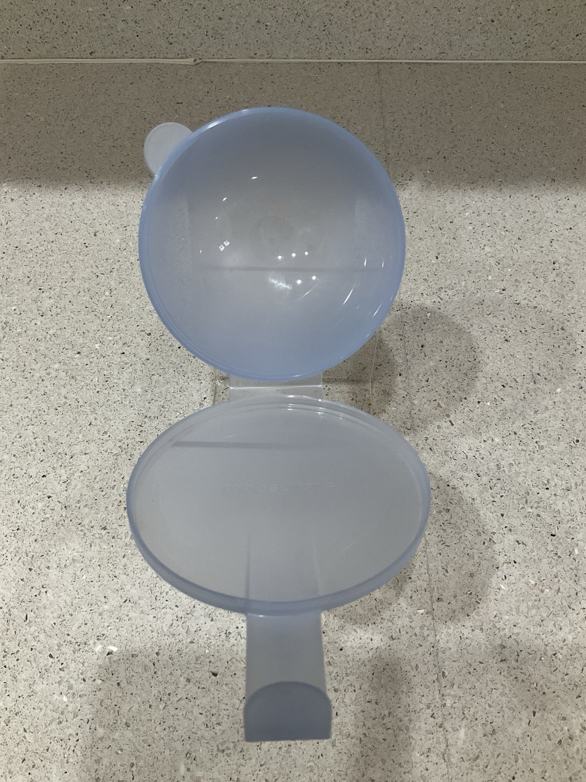TUPPERWARE 4201A Forget-Me-Not Onion Tomato Keeper Fridge Hanger Blue