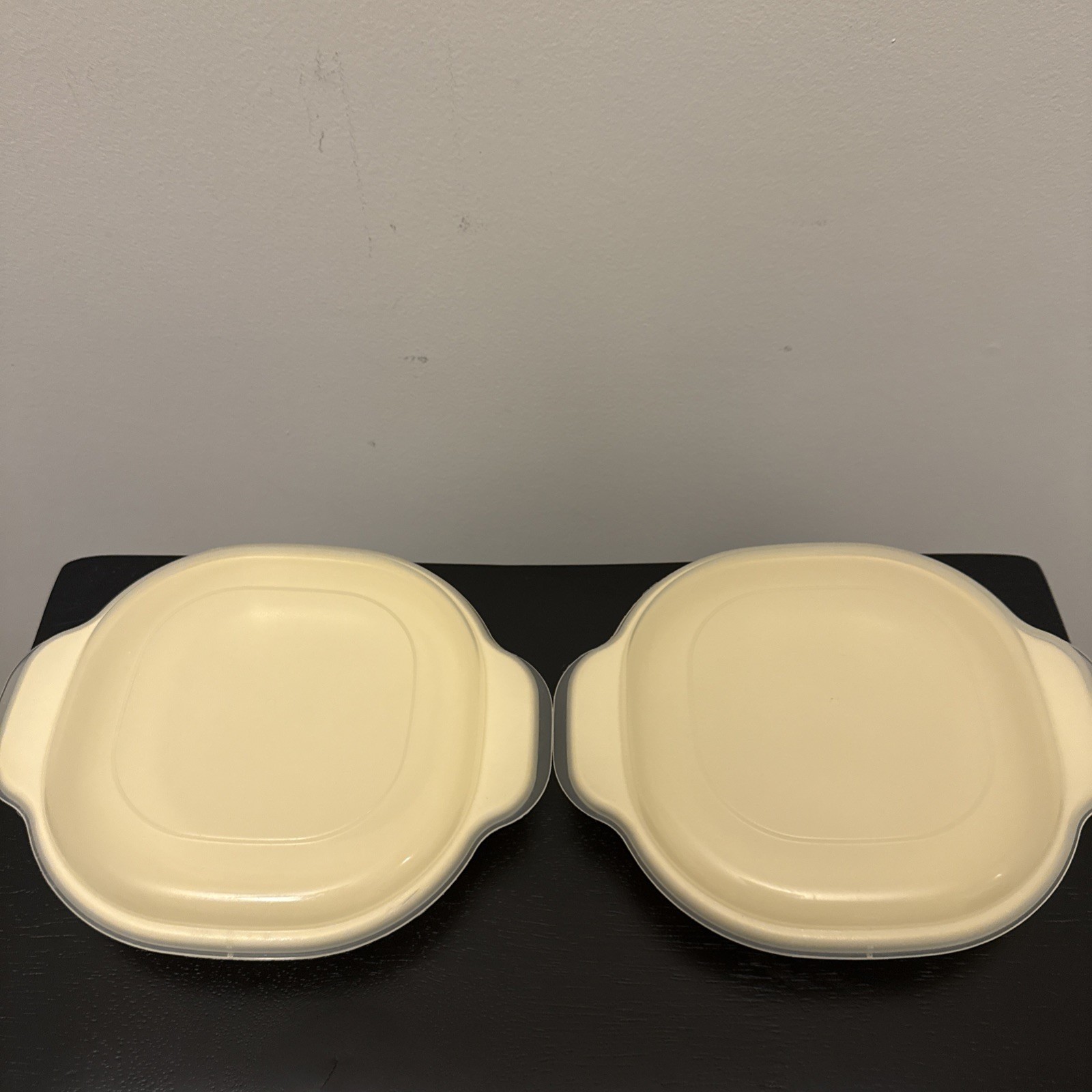 Rubbermaid Microwave Heatables 2 Dishes 0061 Almond 2 Lids