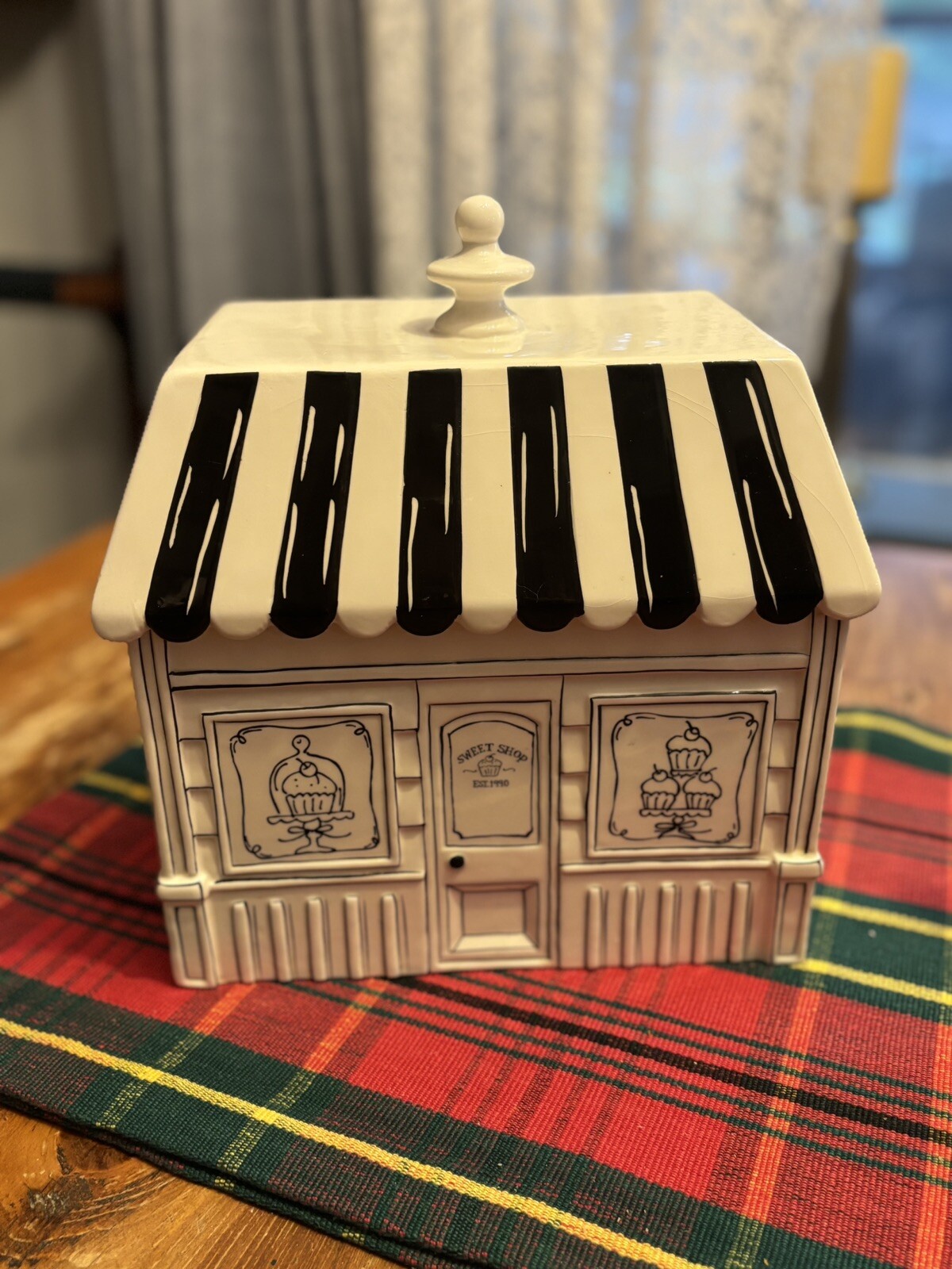 Bath & Body Works 2014 Sweet Shop Cookie Jar Black and White Excellent Condition