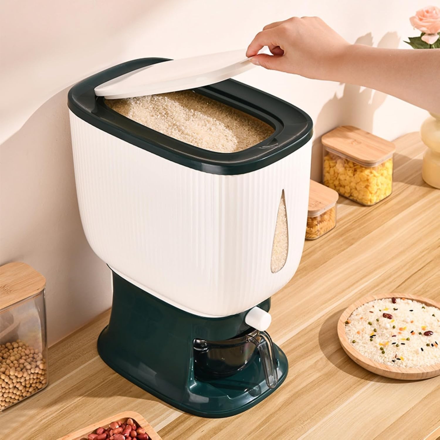 rice dispenser 22-pound household sealed moisture-proof rice storage container