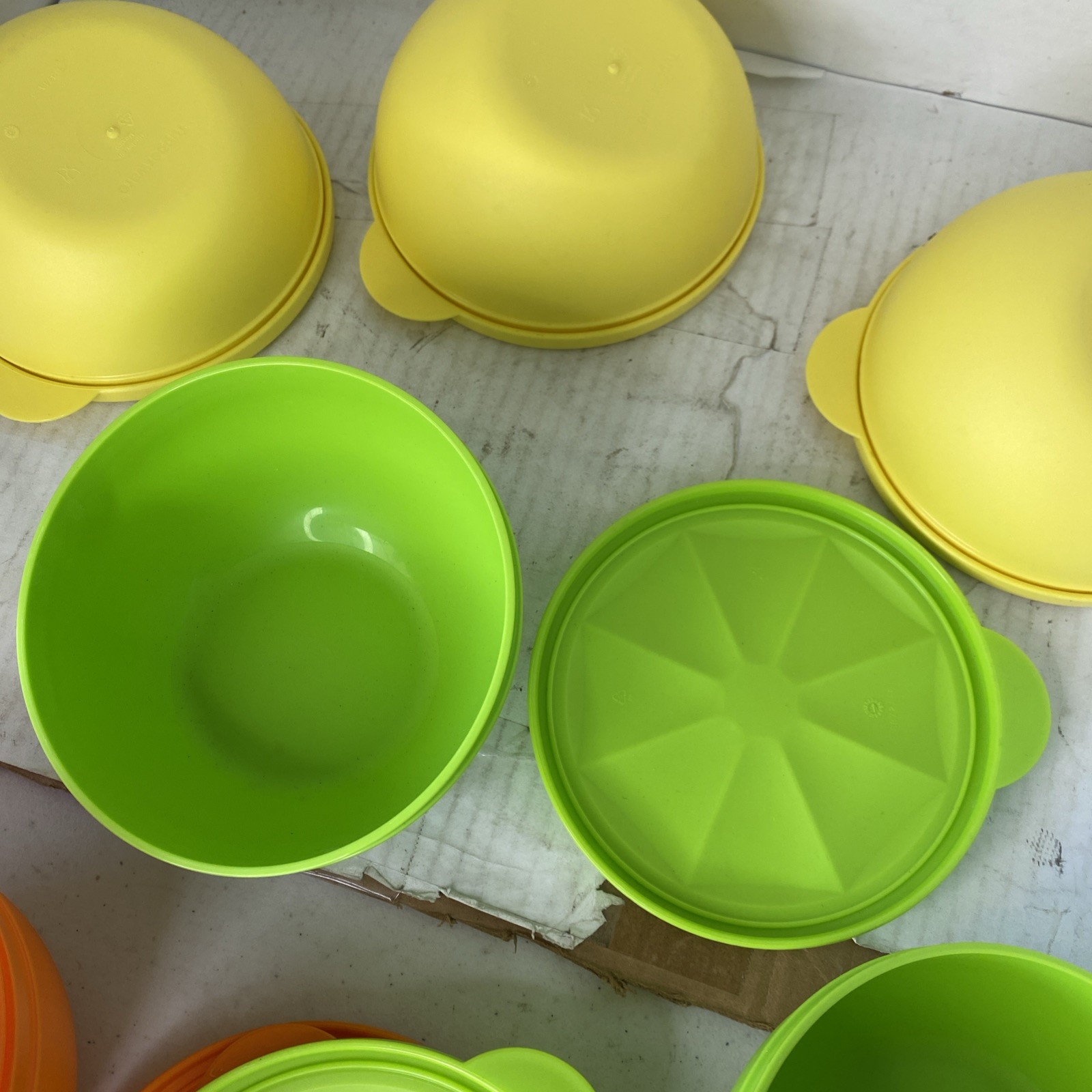 Set Of 7 Tupperware Citrus Keepers Bowls Green Yellow Orange w/ Lids 6871A 6872A