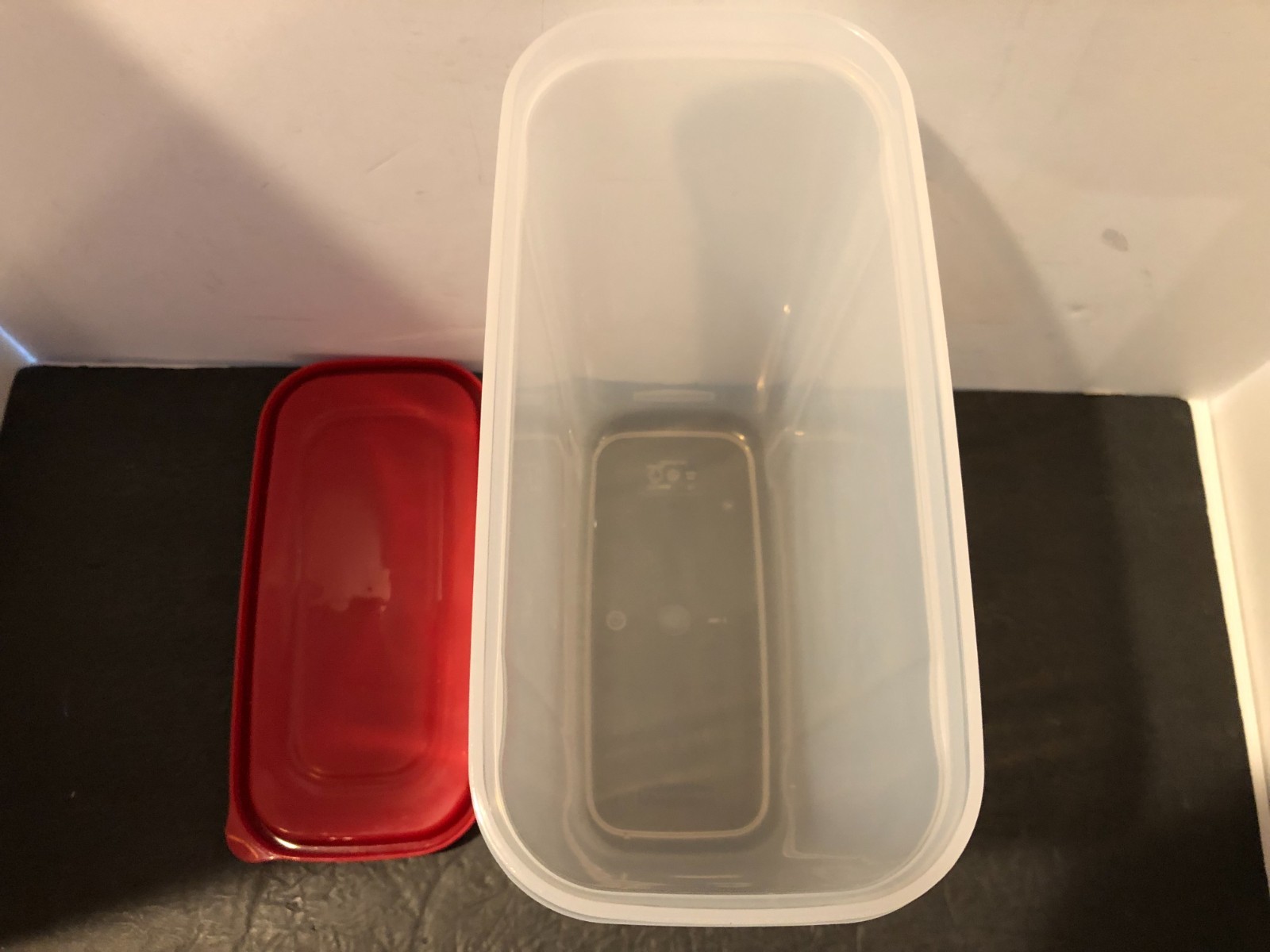 Rubbermaid 7N04 Red 21 Cup Modular Dry Food Container with Lid