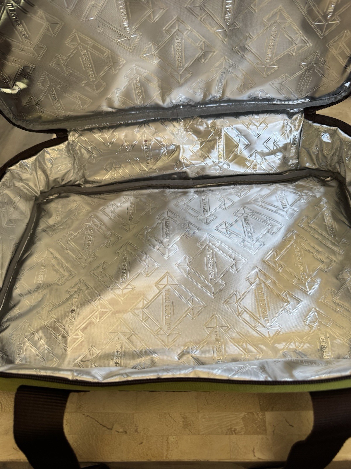 Rachael Ray expandable Insulated Casserole Travel Carrier Lime Green 16”x10”