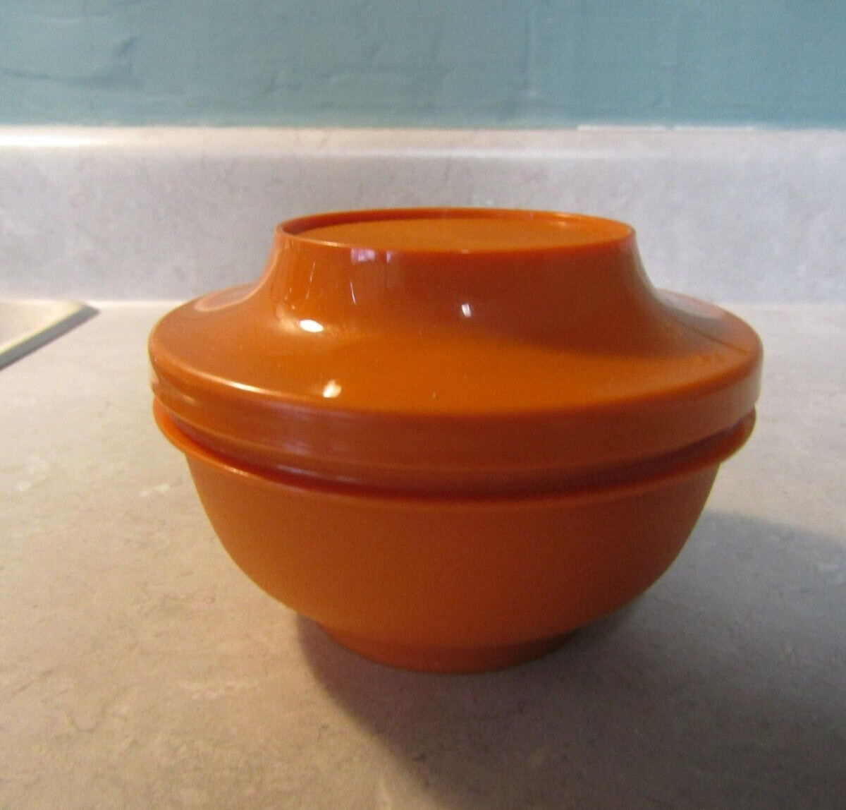 Vintage Tupperware 1436 Orange Service Bowl w/ Lid ~ 2 1/4″ Tall ~4 1/2″ DIA