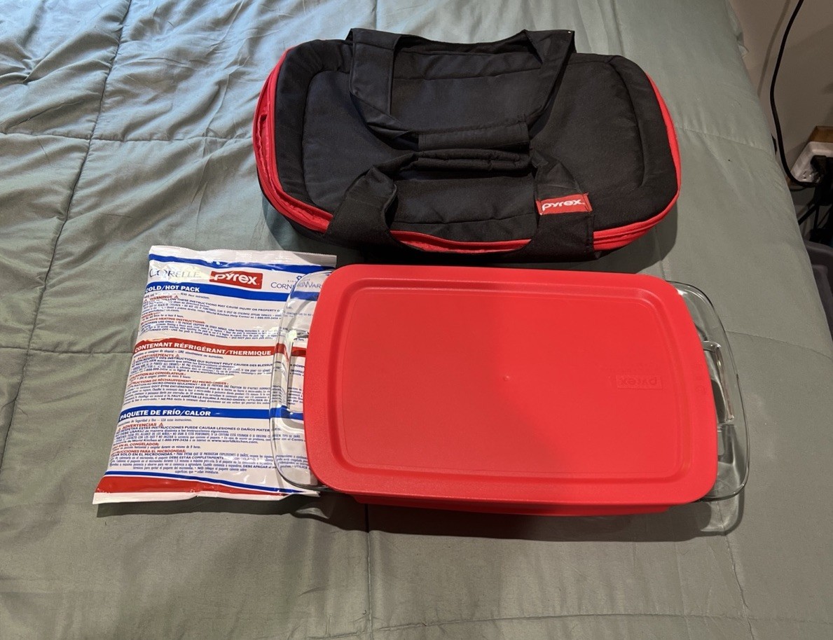 Pyrex Portables insulated carrier 3 Quart With Carrying Case Hot/cold Pack NEW
