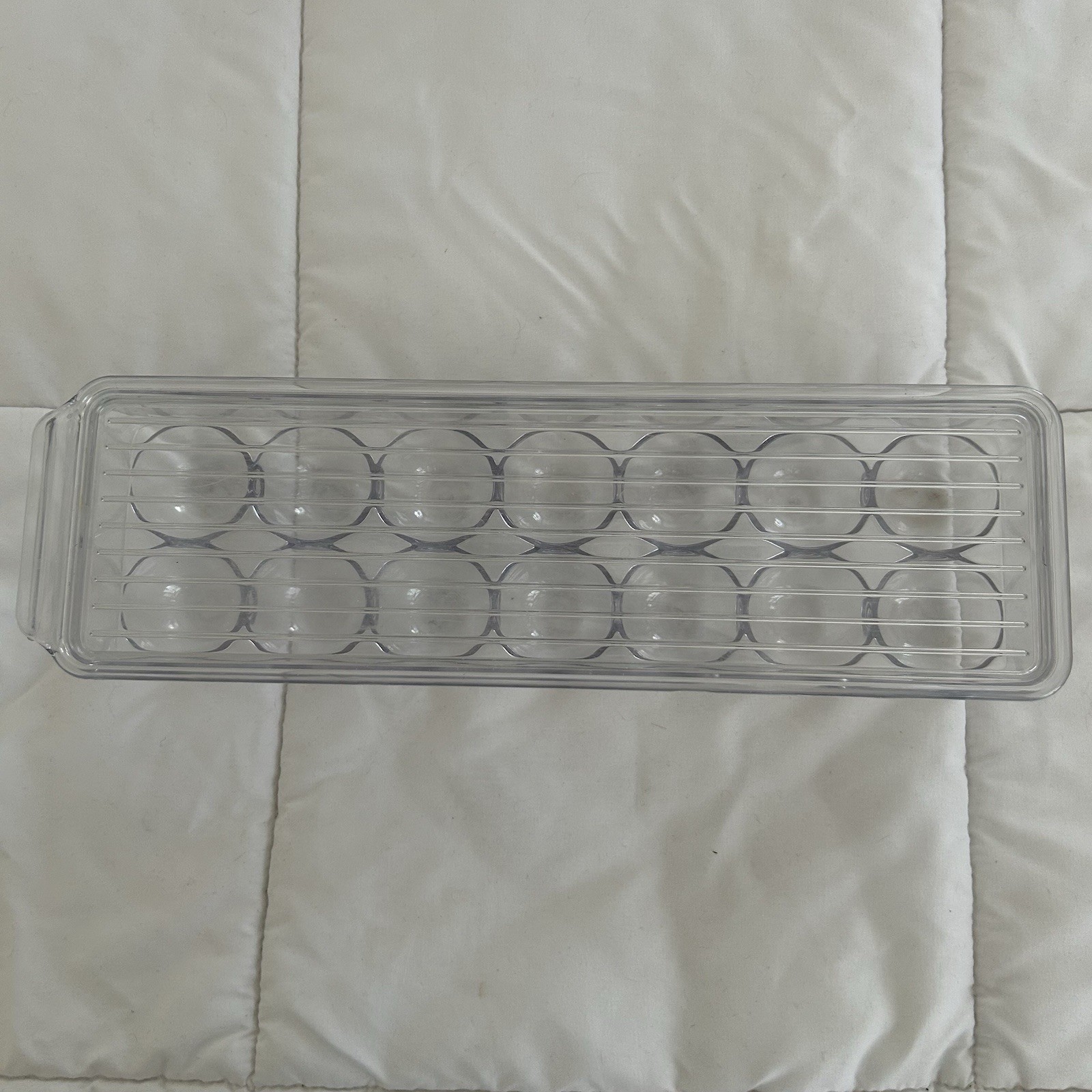 Egg Storage Holder Fresh Keeper Fridge Container with Lid Clear Holds 14 Eggs