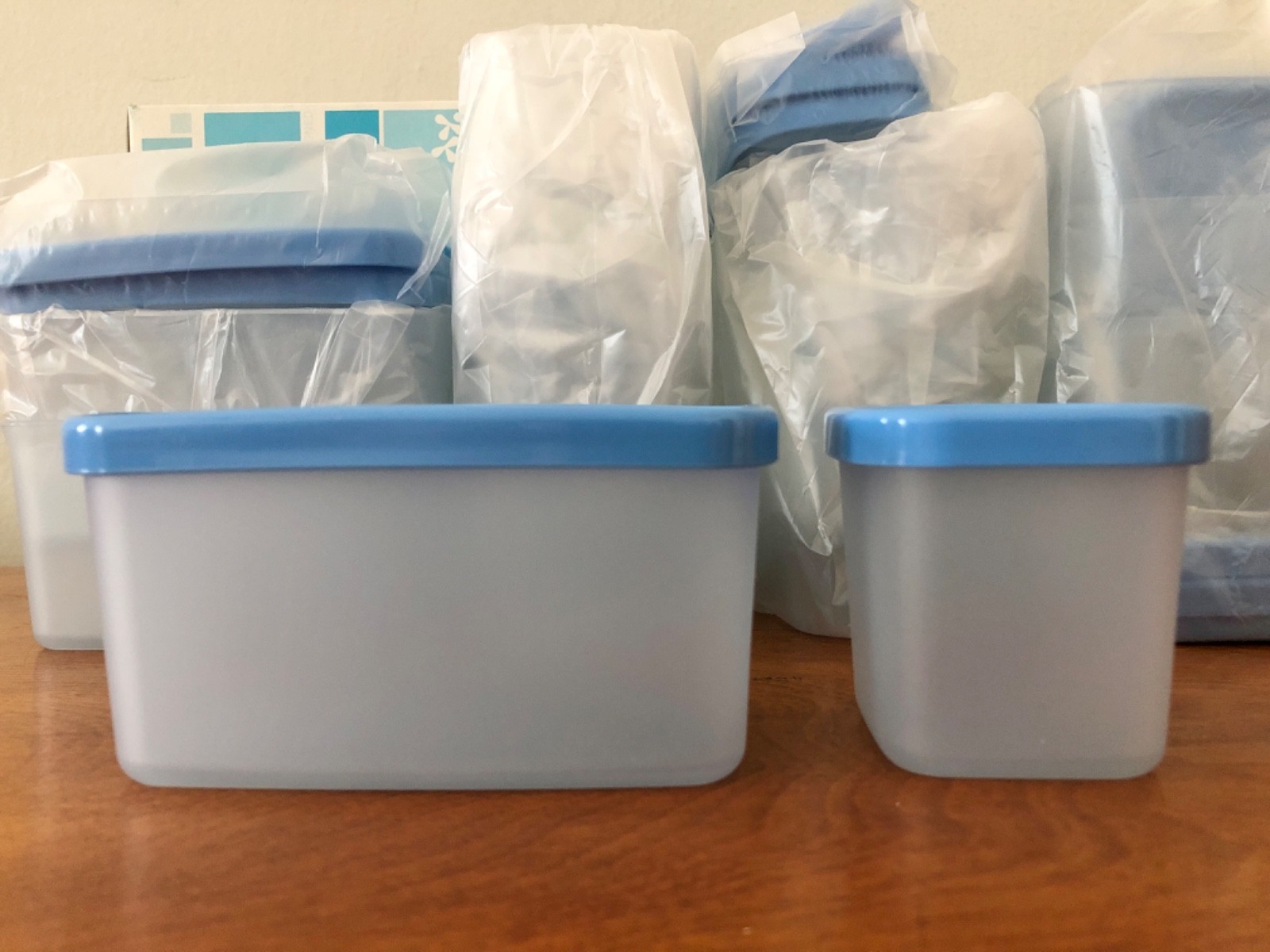 TUPPERWARE HANDY FUNCTIONAL PETITE SQUARE CONTAINERS (14 PIECES)*NEW IN ORG BOX*
