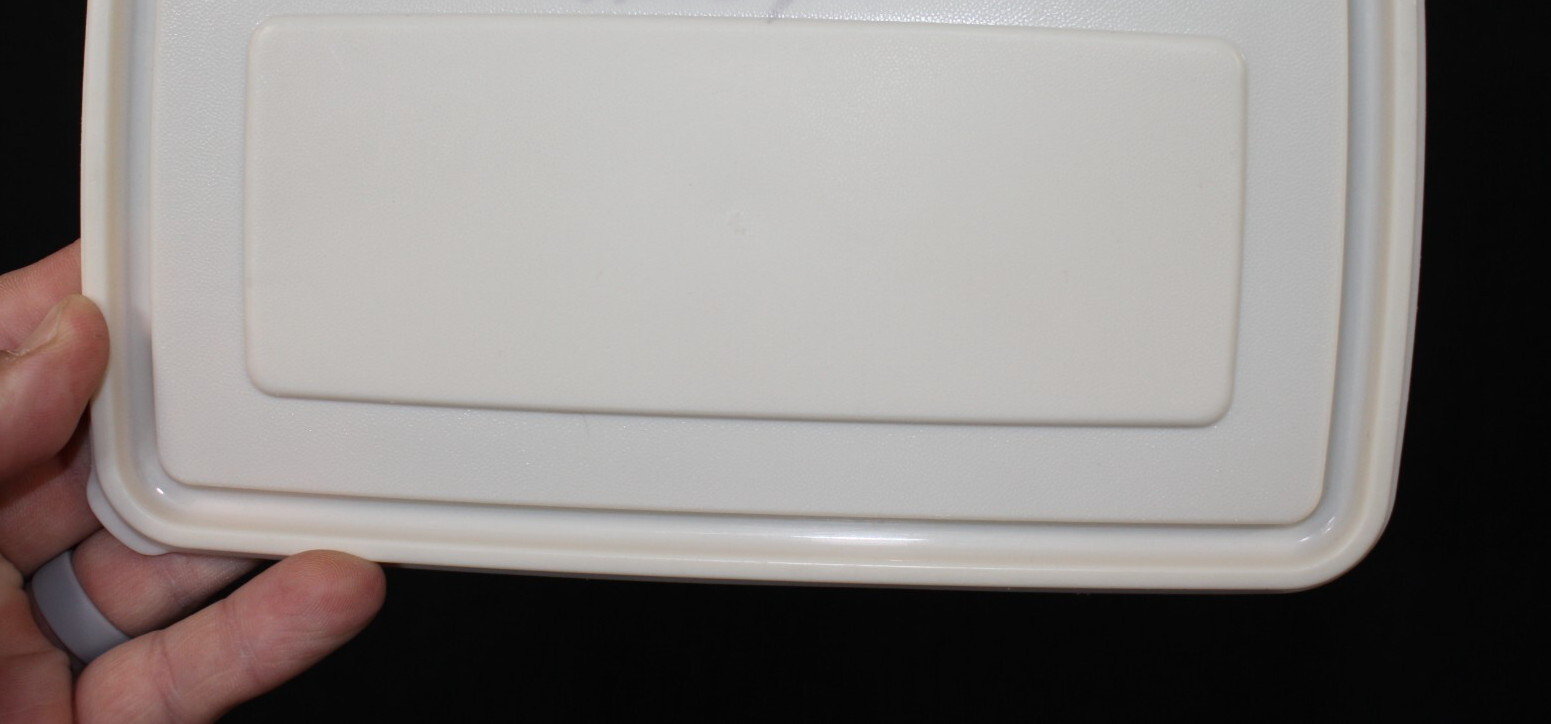 Rubbermaid Servin Saver #12 Rectangle Almond Replacement Lid Seal Cover 0167 EUC