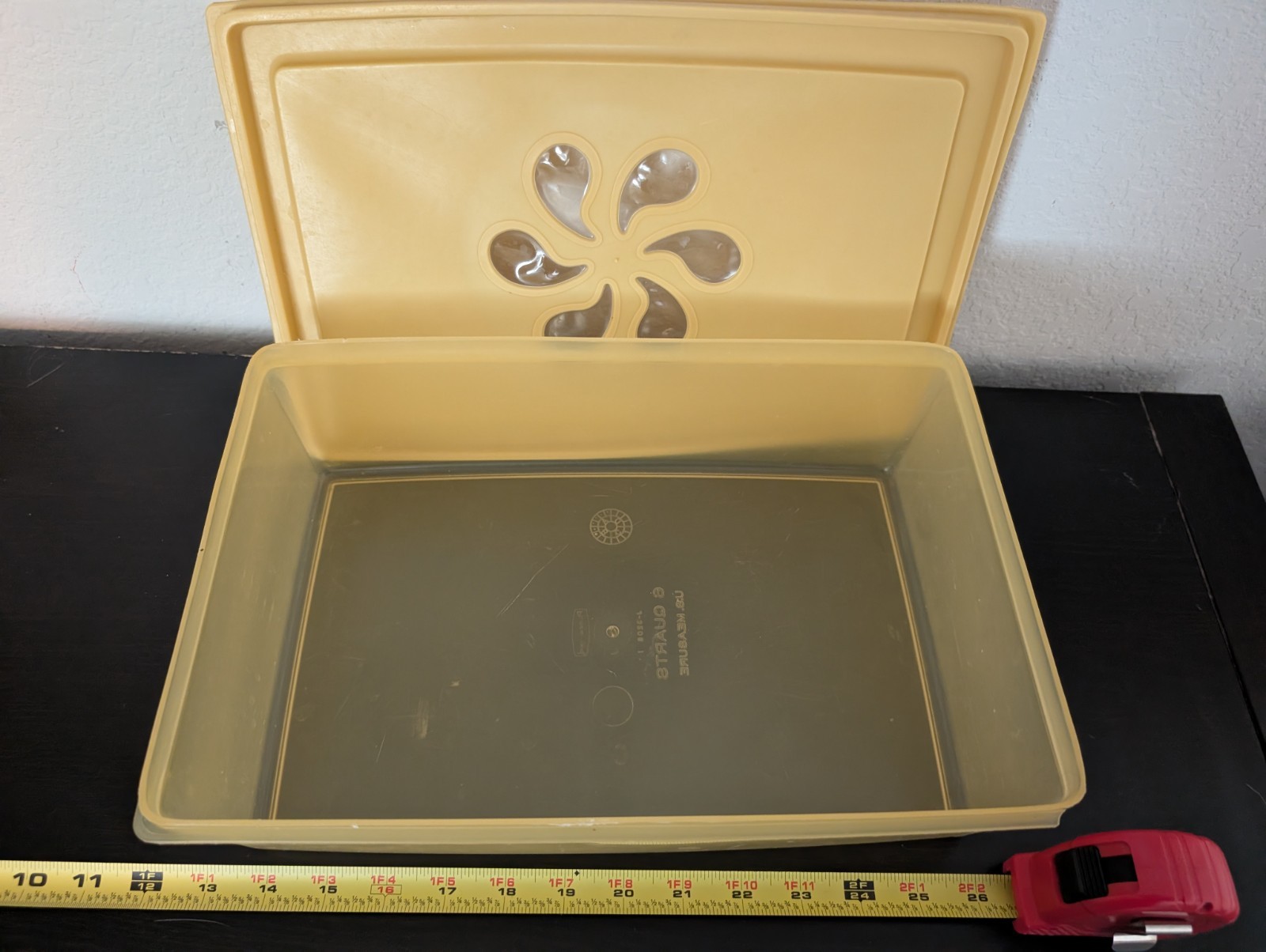 Vintage Rubbermaid Party 6 Quart Container DAISY LID Yellow 1970s