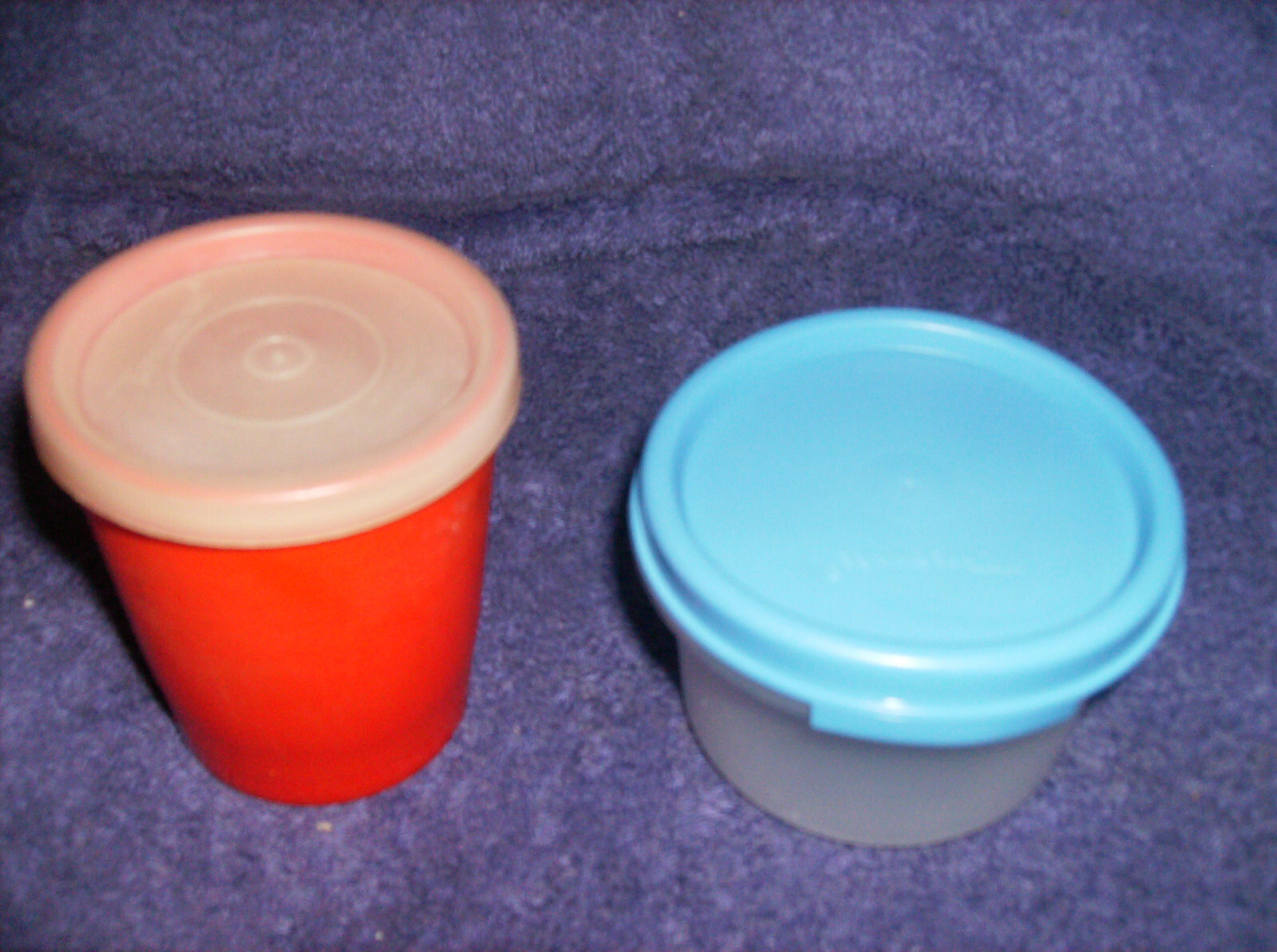 4 PACK SNACK CONTAINER WITH LID PURPLE BLUE GREEN PINK SMALL 2 3/4″ SQUARE #21
