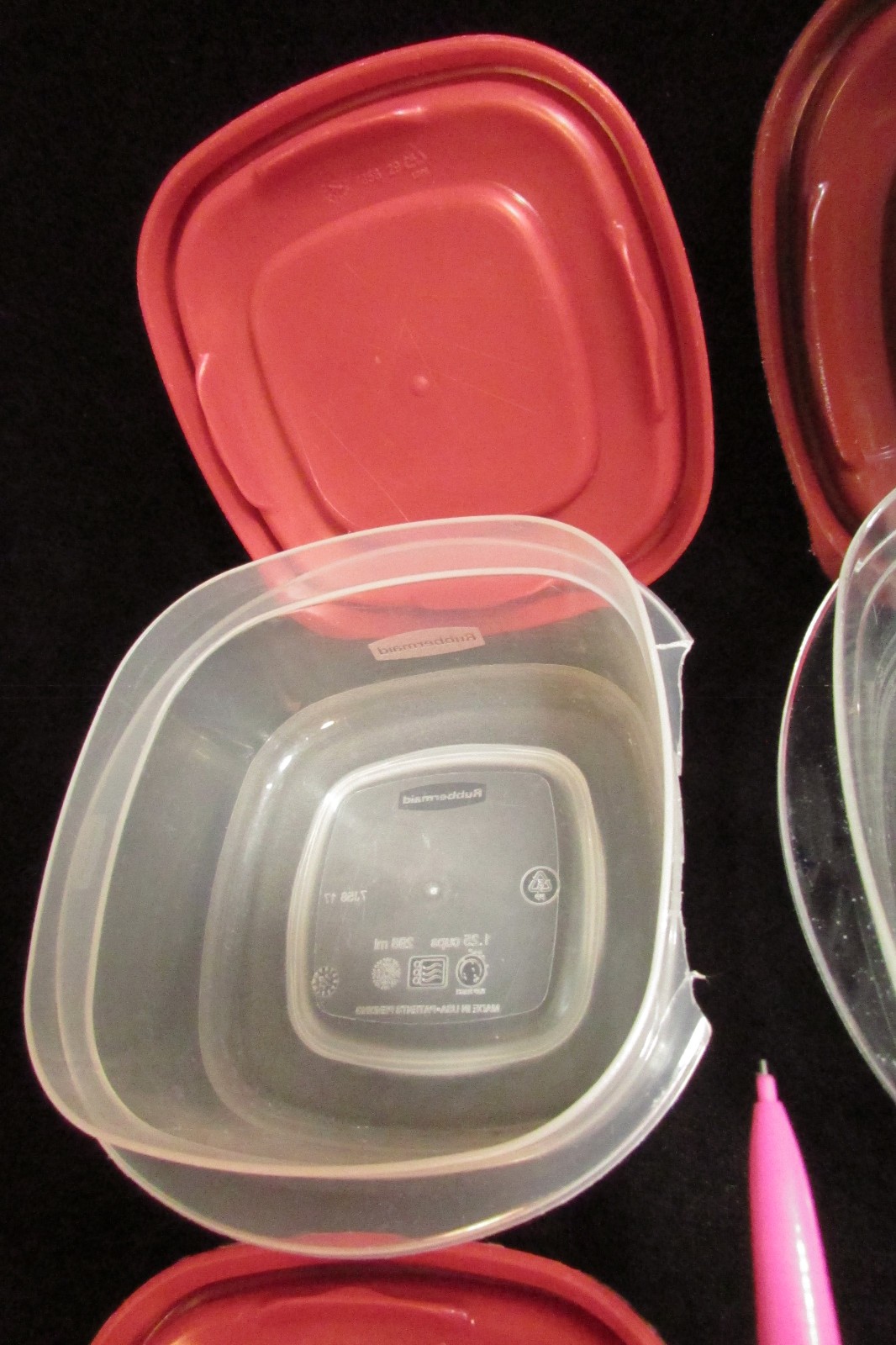 Lot Of 4 RUBBERMAID Easy Find 1.25 Cup CONTAINERS 7J56 7H74 with Red LIDS 7J58