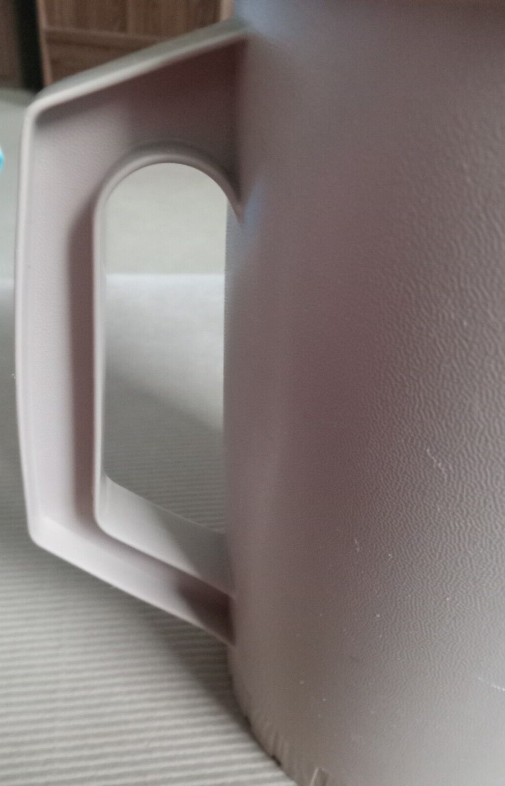 Vntg TUPPERWARE Tan Round 2 Qt Pitcher w Handle #800 & Push Button Lid #801/#802