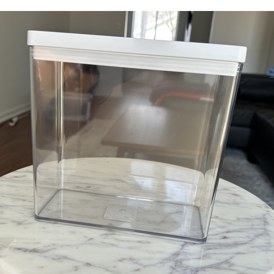 Brightroom 3.7 qt Rectangular Clear Plastic Canister with Snap Lid, White