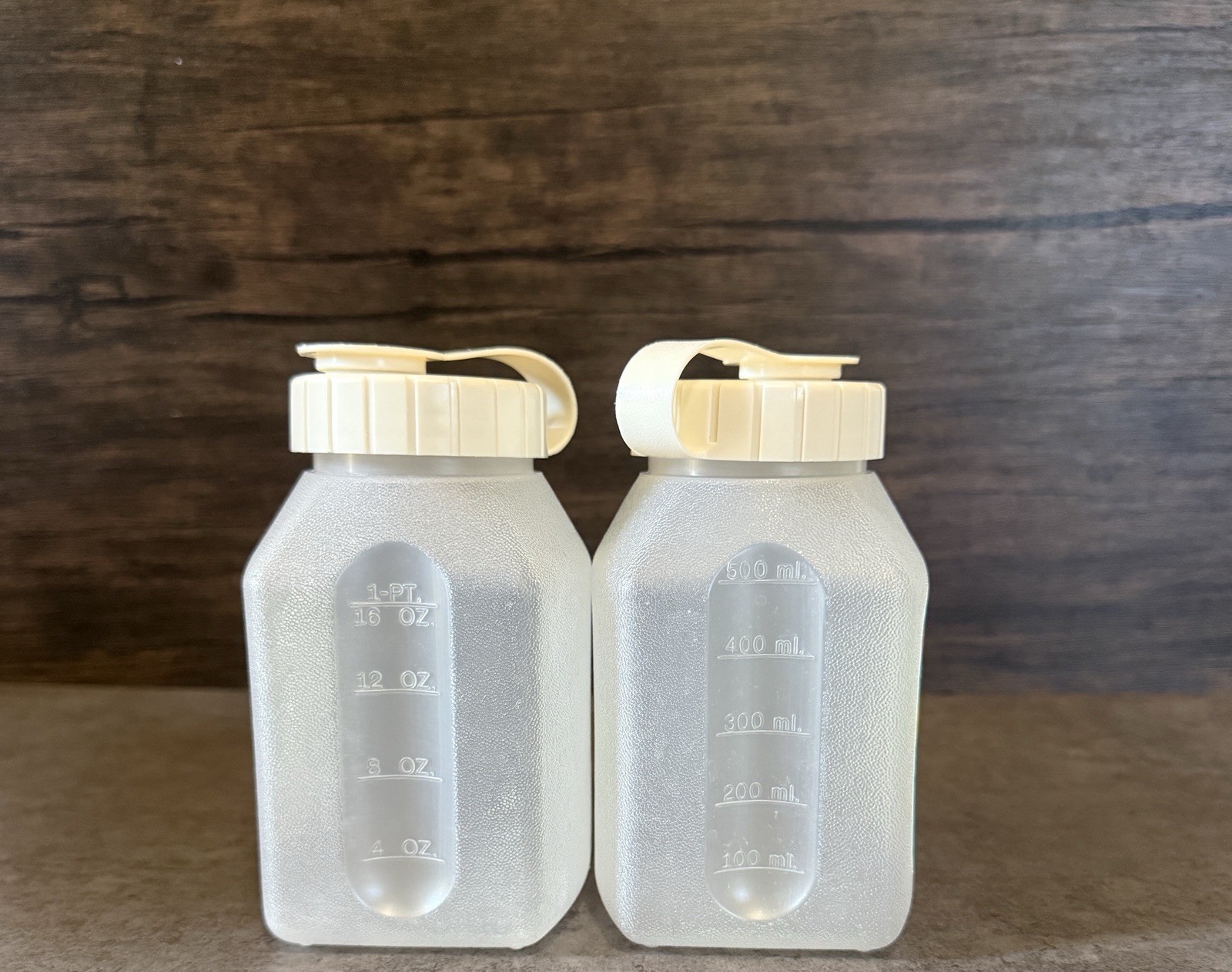 Vintage 1992 New Rubbermaid Set of 2 Servin Savers Pint Size Bottles White Lid