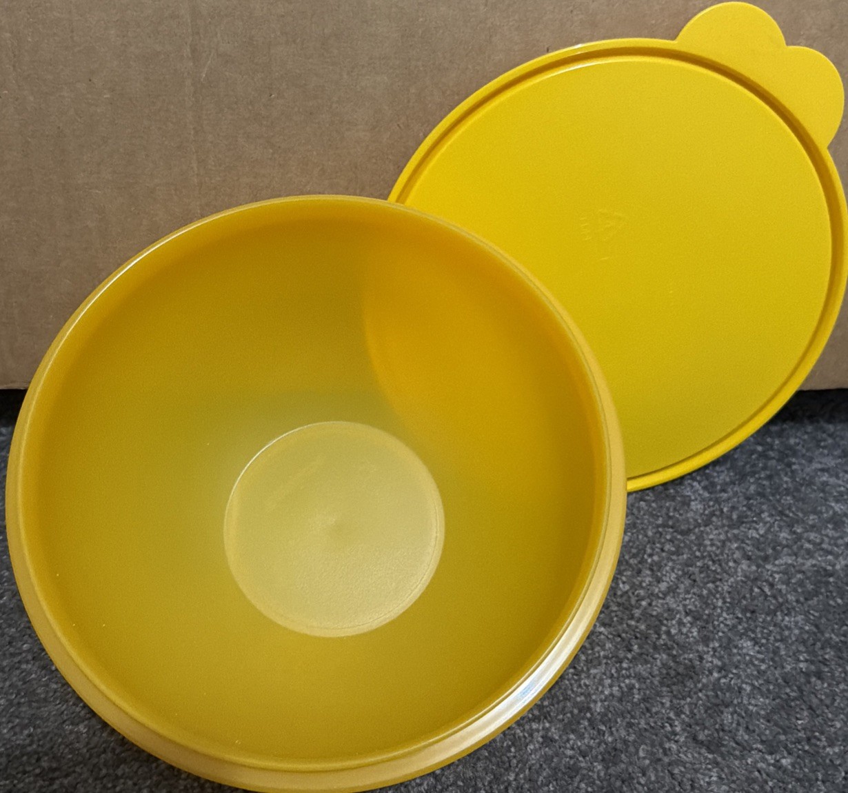 Tupperware Wonderlier Bowl & Seal 7.1/2 Cup Mixing bowl Bright Yellow New Sale !