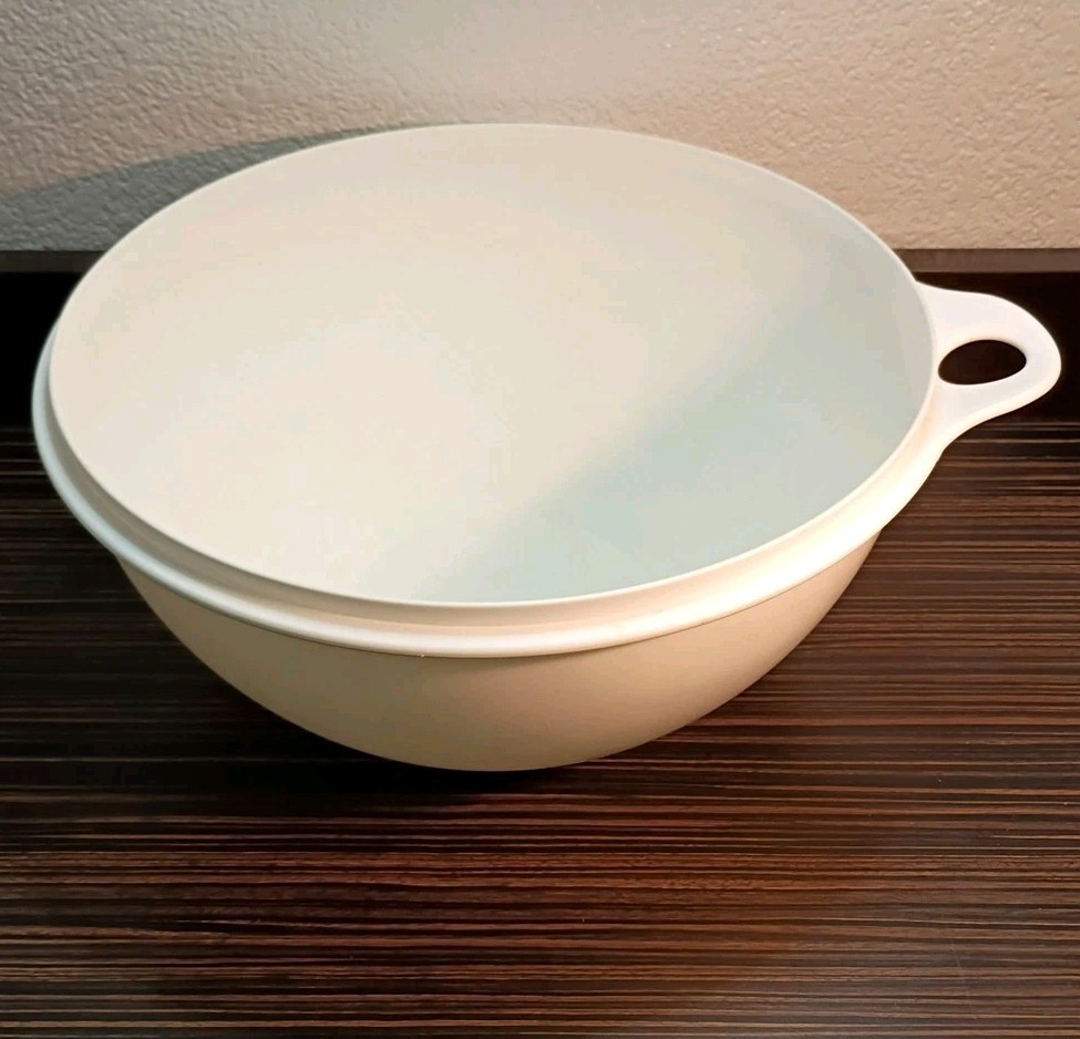 Large White Tupperware Bowl – 32 Cups / 7.8L – 2539B3-NICE-