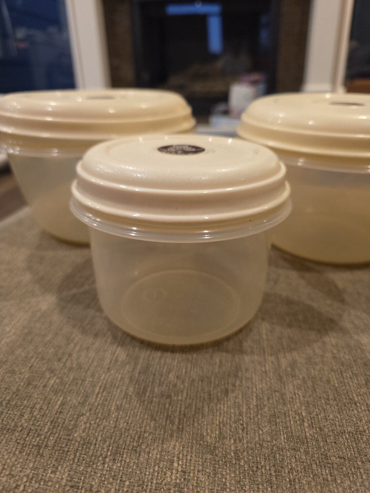 VTG Rubbermaid Servin Saver 2 6 Cup #3 and 1 3 Cup #7 Sheer with Almond Lids