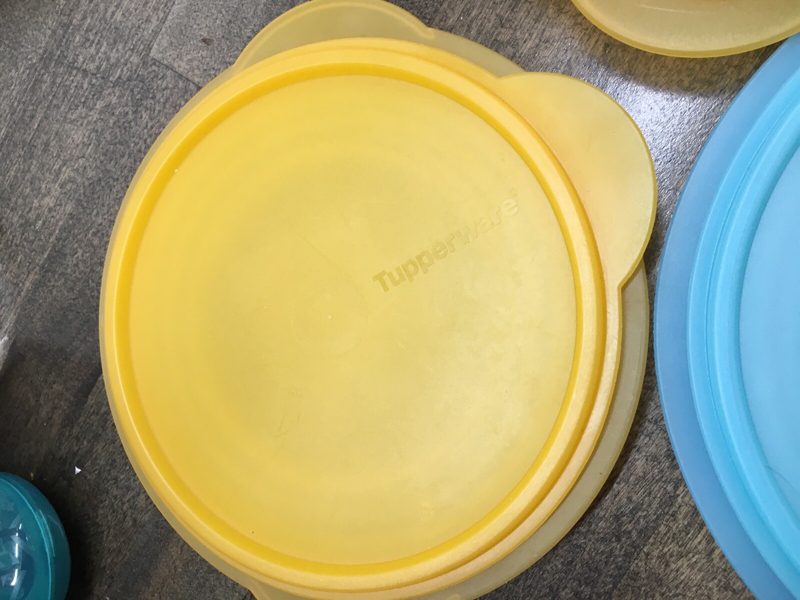 Tupperware 5452A 700 + 950 ml Flat Out Expandable Collapsible Storage Container