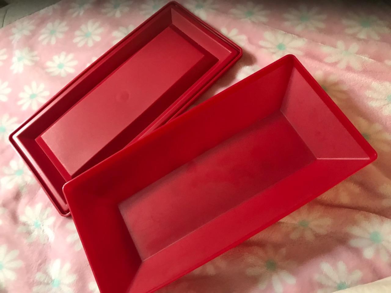 NOS TUPPERWARE GET TOGETHER RED DECO SERVING STORAGE DISH 13x7x3 + FREE GIFT