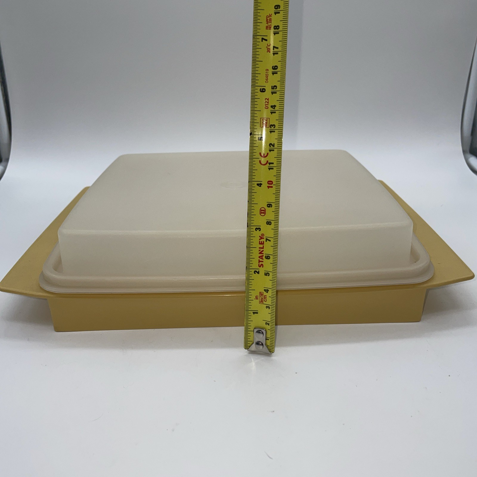 Vtg Tupperware Deviled Egg Keeper Carrier Harvest Gold Yellow w/ Inserts 723-2